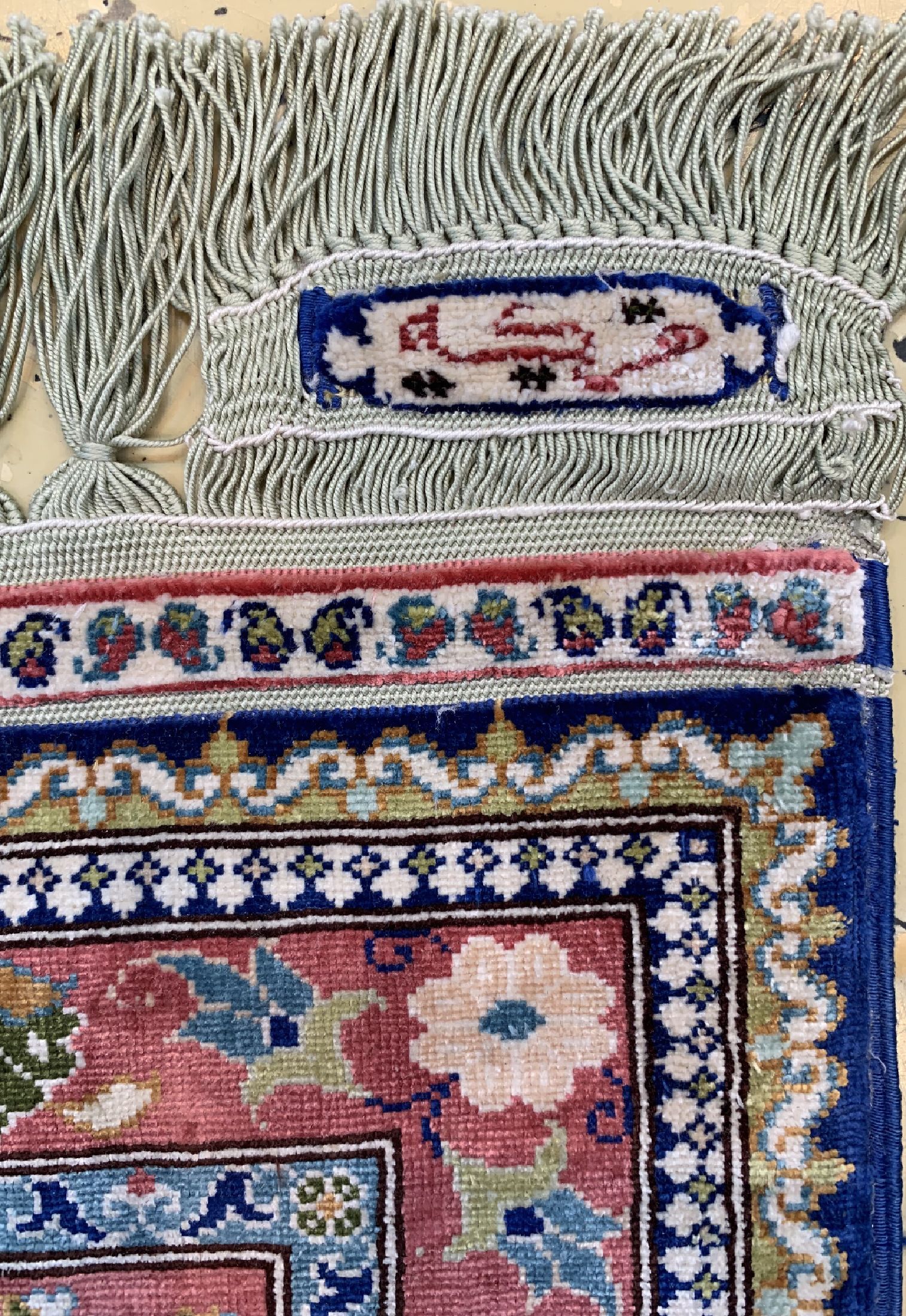 Detail b: Hereke Seide fein, sign., Türkei, ca. 30 Jahre, reine Naturseide, ca. 37 x 27 cm, EHZ: 1-2