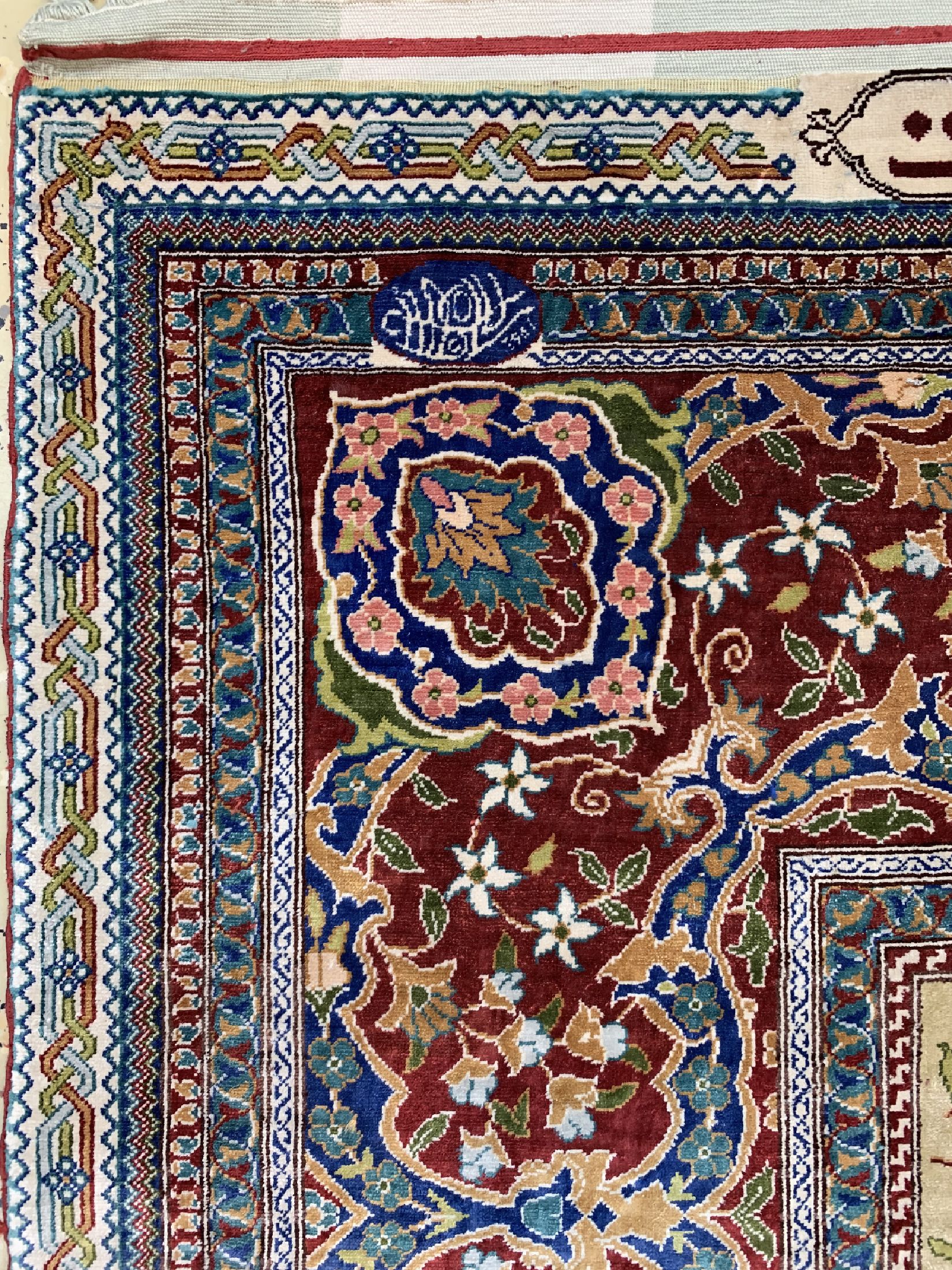Detail f: Hereke Seide fein, sign., Türkei, ca. 30 Jahre, reine Naturseide, ca. 153 x 110 cm, ca. 1.Mio kn/qm, EHZ: 2(reinigungsdedürftig). (Inschrift: Wenn ...