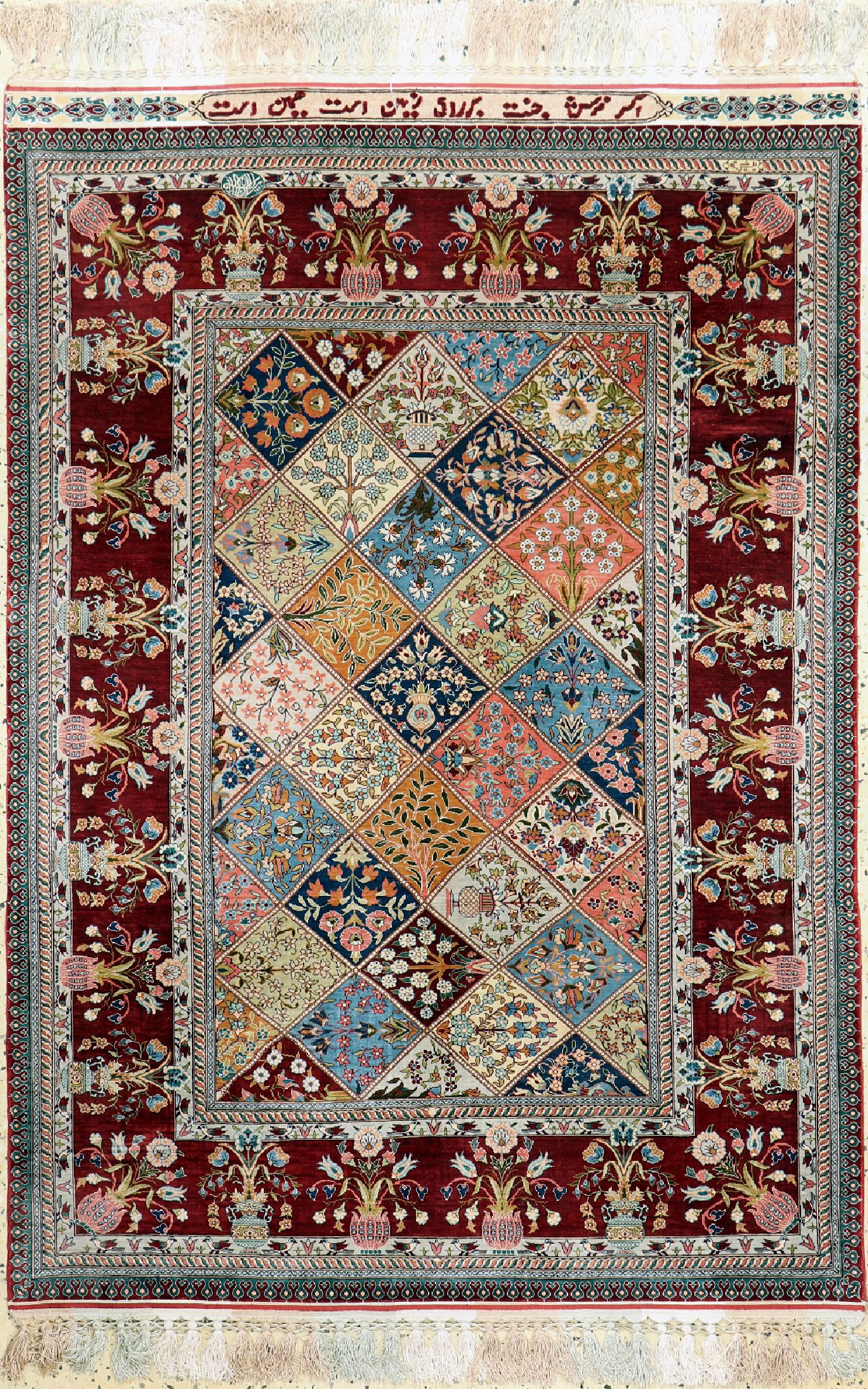 Hereke Seide fein, sign., Türkei, ca. 30 Jahre, reine Naturseide, Metallbroschiert, ca.151 x 106 cm, ca.1.Mio kn/qm, EHZ: 1-2 (Inschrift: Wenn ein ...