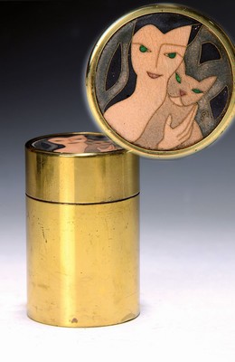 Image 26698399 - Lidded box with matte enamel inlay, Monogram EM, around 1950, girl with cat, both with green "cat's eyes", probably Erich Müller, 1907-1992, designer primarily in the GDR, brass body with chipboard lining, H. approx. 9cm, slight traces of age
