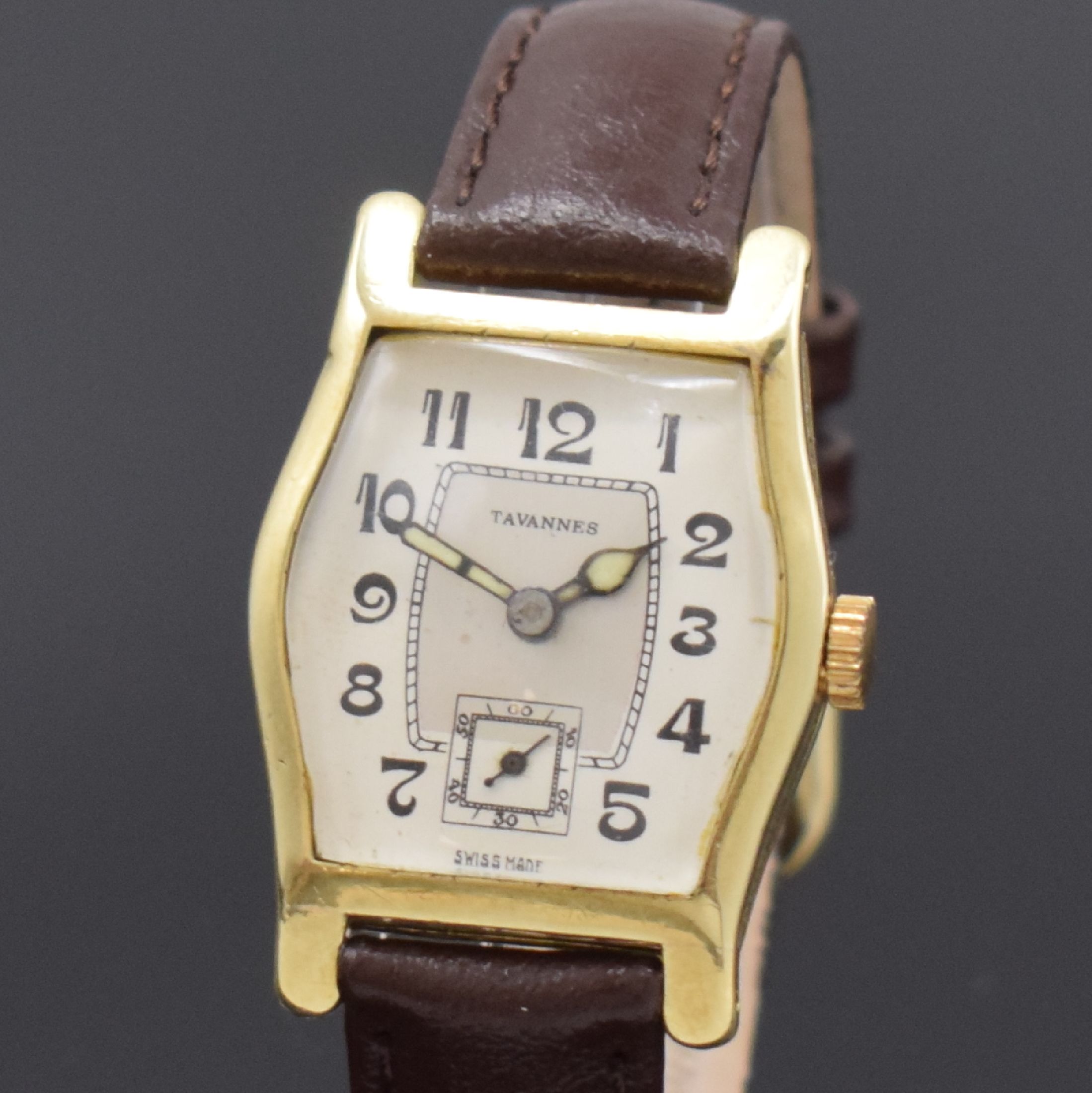 Detail a: TAVANNES Armbanduhr in GG 585/000, Schweiz um 1930, Handaufzug, seitl. grav. Geh. u. Scharnierboden dell., silb. Zifferbl. rest., arab. Zahlen, ...