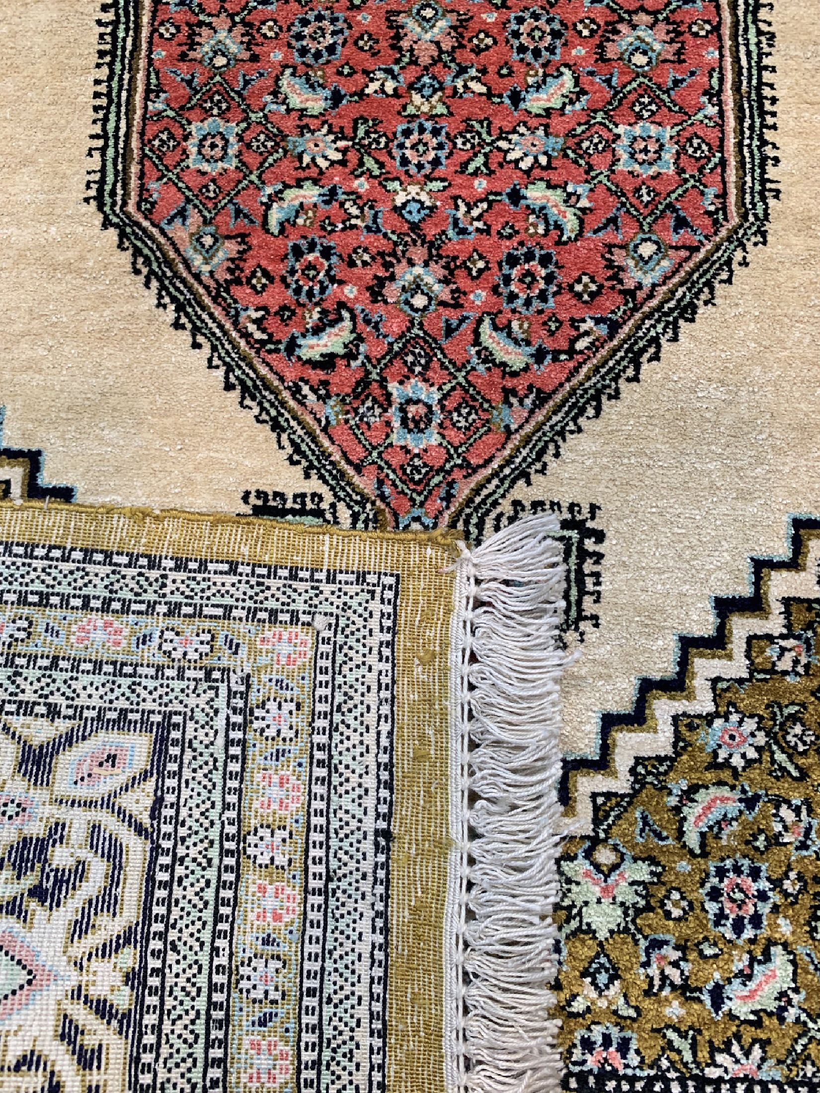 Detail c: Ghom Seide, Persien, um 1960, reine Naturseide, ca. 122 x 76 cm, EHZ: 1-2