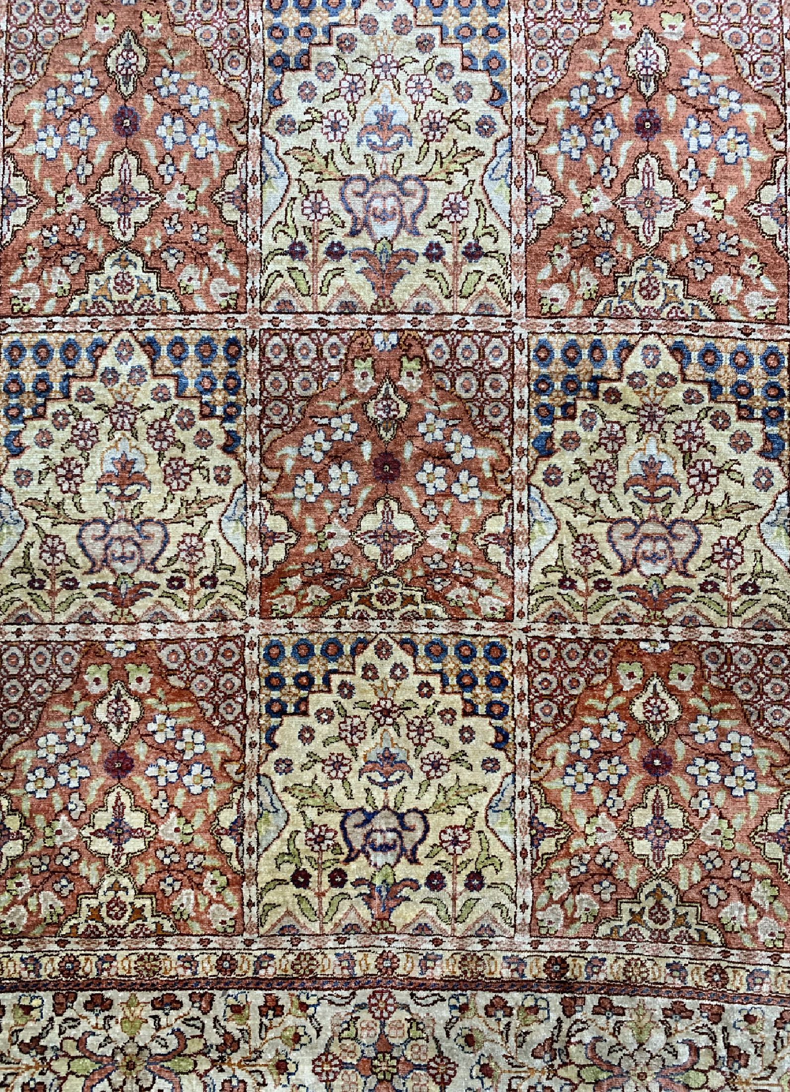Detail b: Seiden Kayseri alt, Türkei, um 1950, reine Naturseide, ca. 150 x 100 cm, EHZ: 2