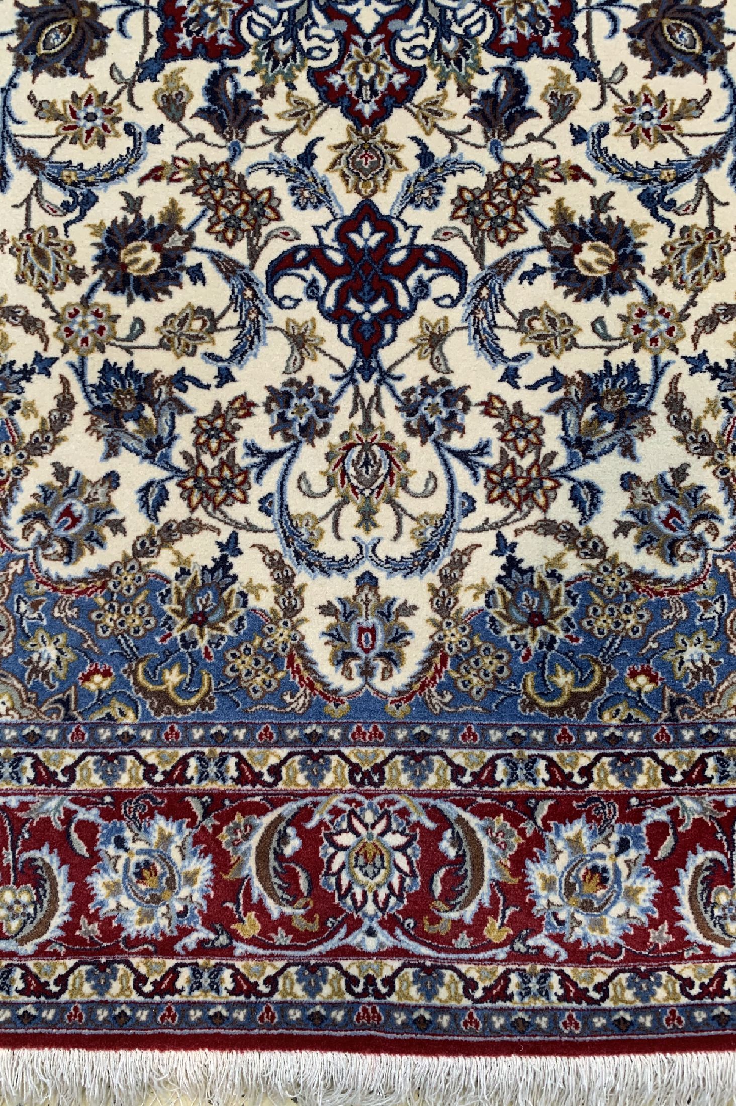 Detail b: Esfahan fein, Persien, ca. 60 Jahre, Korkwolle auf Seide, ca. 162 x 115 cm, ca. 1,0Mio. Kn/qm, EHZ: 2