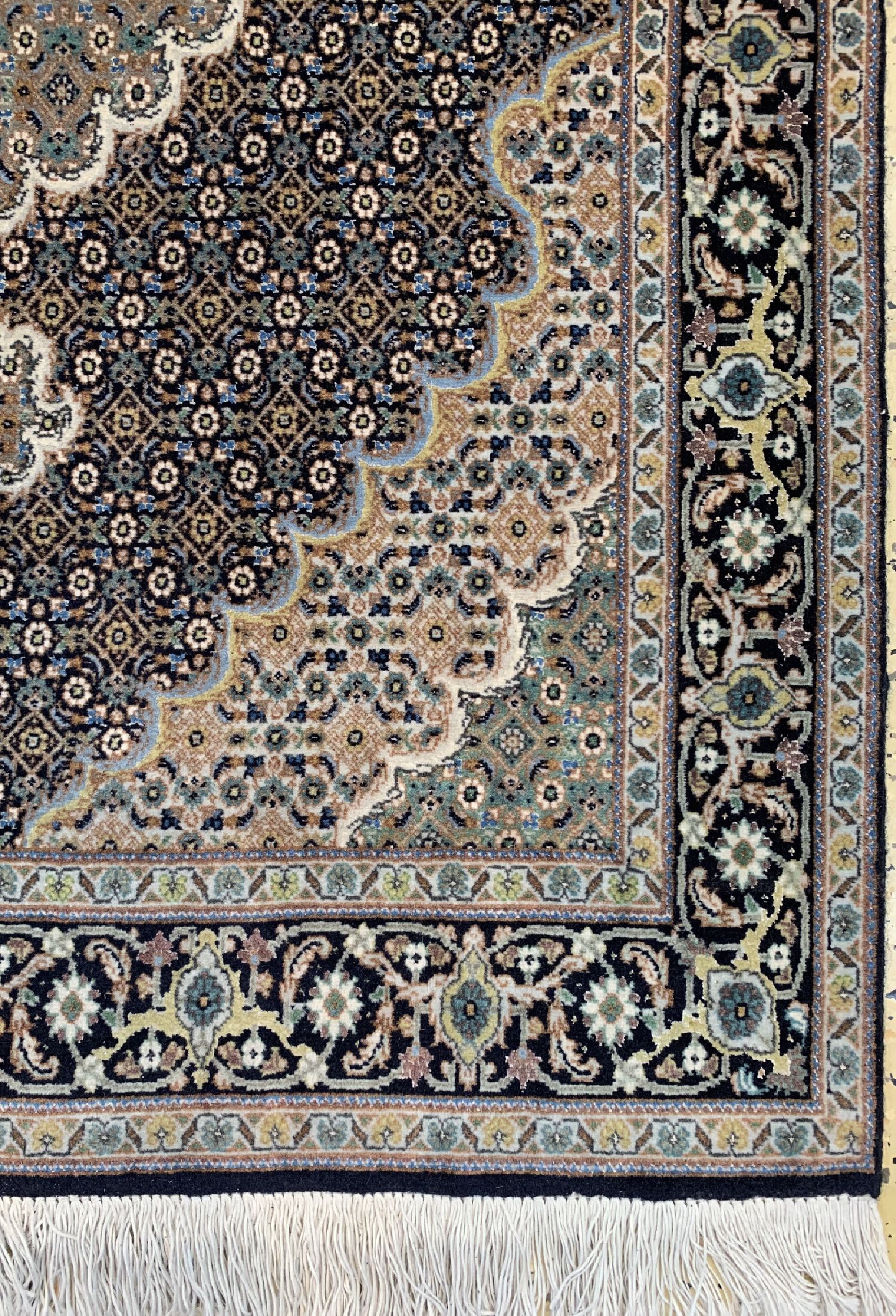 Detail a: Täbriz fein(50 Raj), Persien, ca. 50 Jahre,Korkwolle mit Seide, ca. 155 x 102 cm, ca. 500.000 Kn/qm, EHZ: 1-2