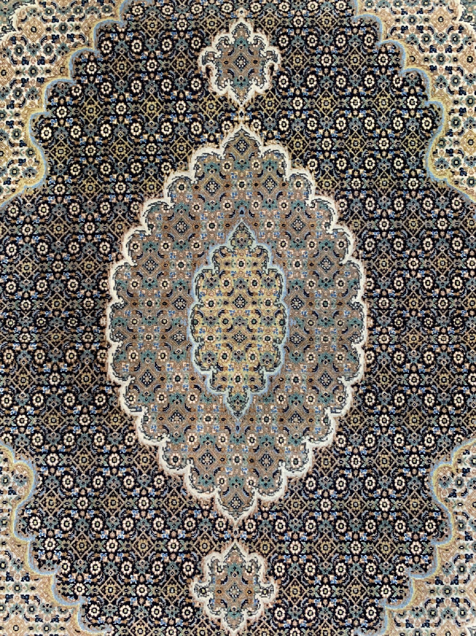 Detail c: Täbriz fein(50 Raj), Persien, ca. 50 Jahre,Korkwolle mit Seide, ca. 155 x 102 cm, ca. 500.000 Kn/qm, EHZ: 1-2