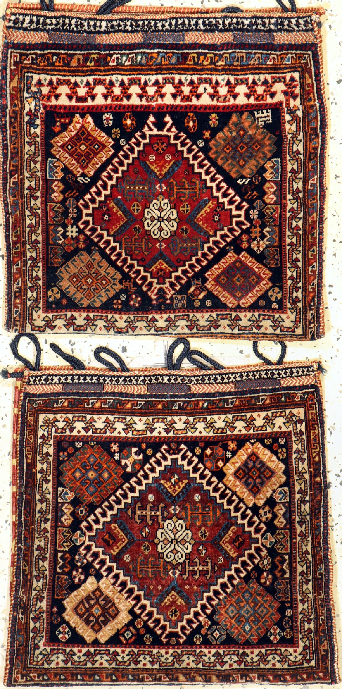 1 paar Ghaschgai Taschen, Persien, um 1900,Wolle auf Wolle, ca. 52 x 52 cm, EHZ: 2