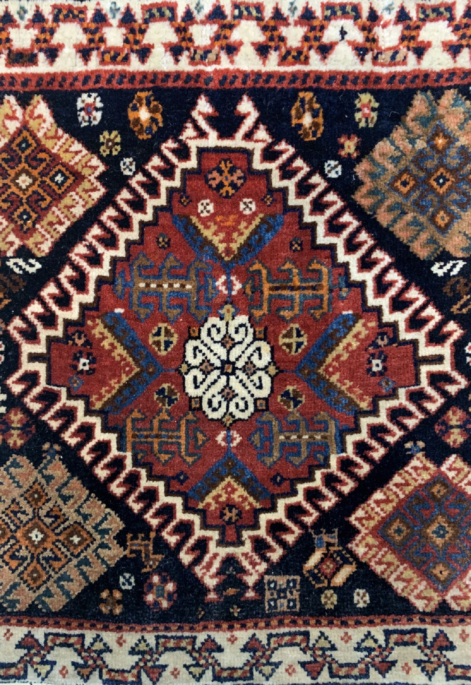 Detail c: 1 paar Ghaschgai Taschen, Persien, um 1900,Wolle auf Wolle, ca. 52 x 52 cm, EHZ: 2