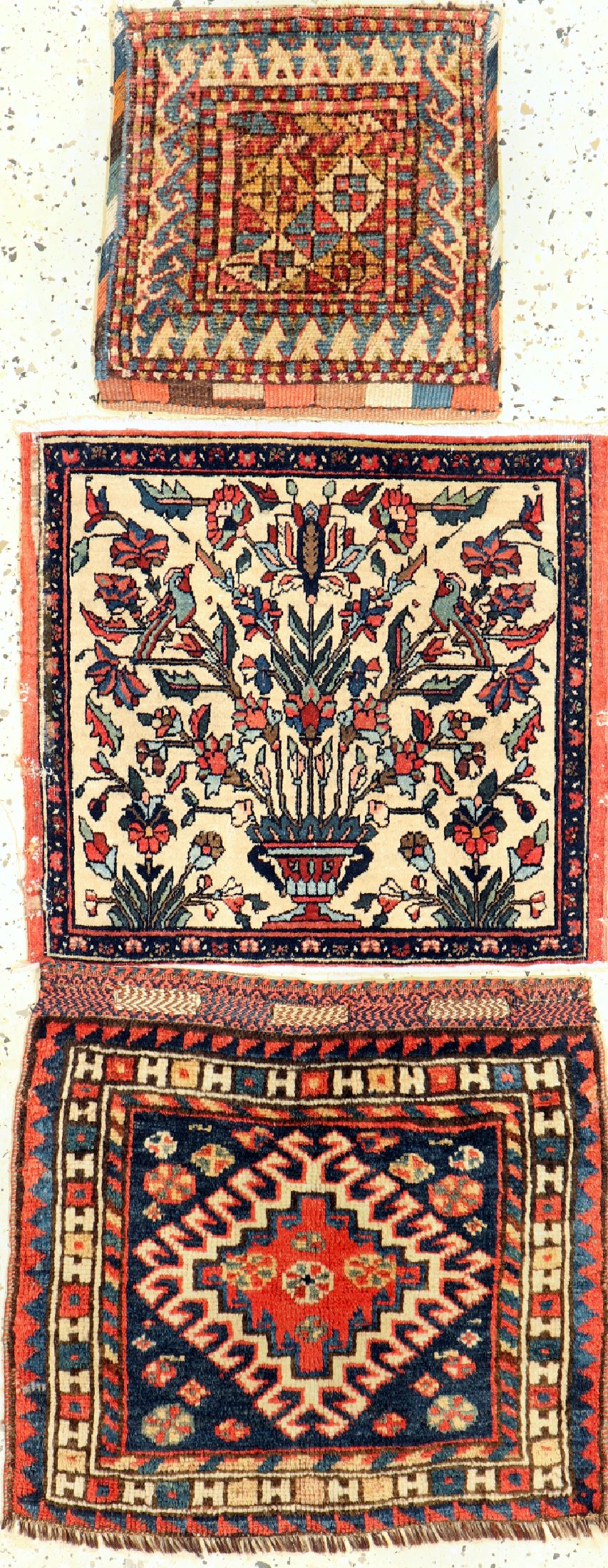 3 Lots aus 1 Poschti & 2 Taschen, Persien, um 1900/1920, Wolle auf Wolle, ca. 53 x 50 cm, EHZ: 3