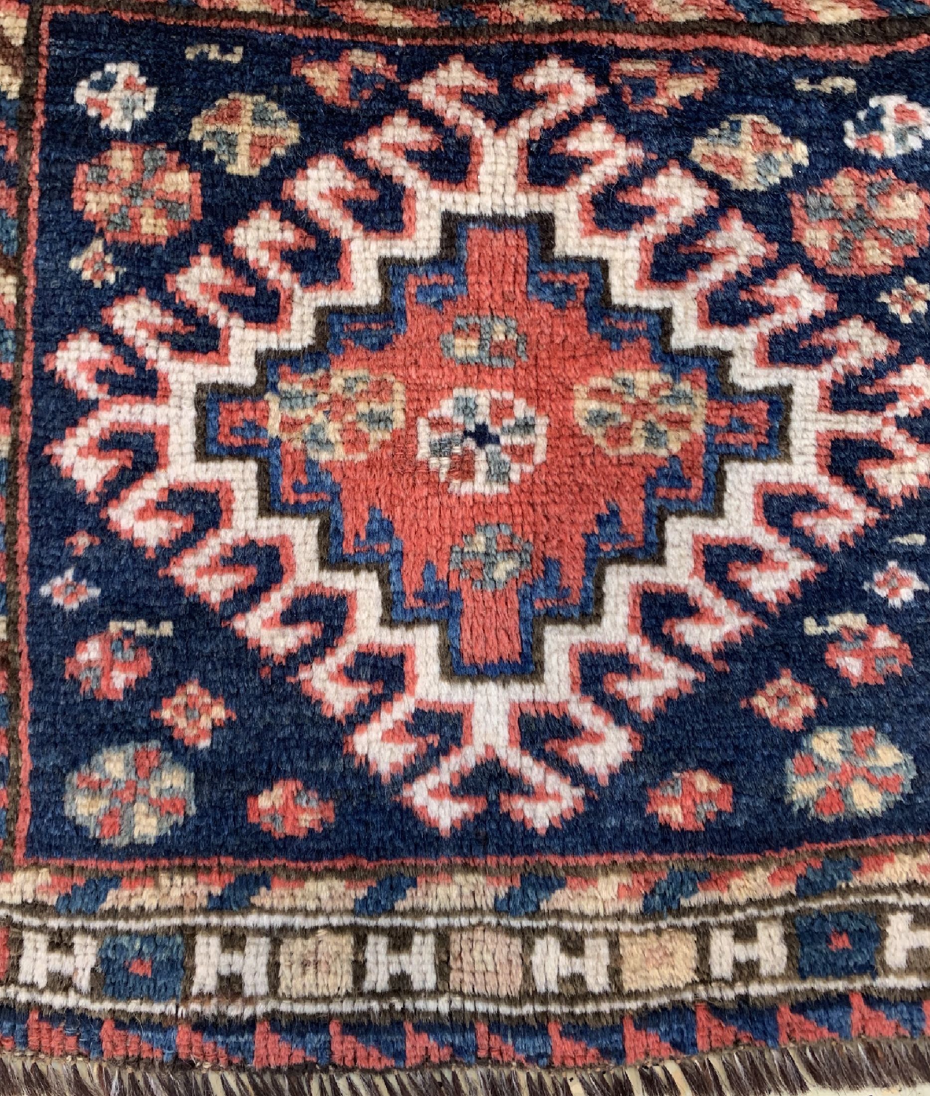 Detail a: 3 Lots aus 1 Poschti & 2 Taschen, Persien, um 1900/1920, Wolle auf Wolle, ca. 53 x 50 cm, EHZ: 3