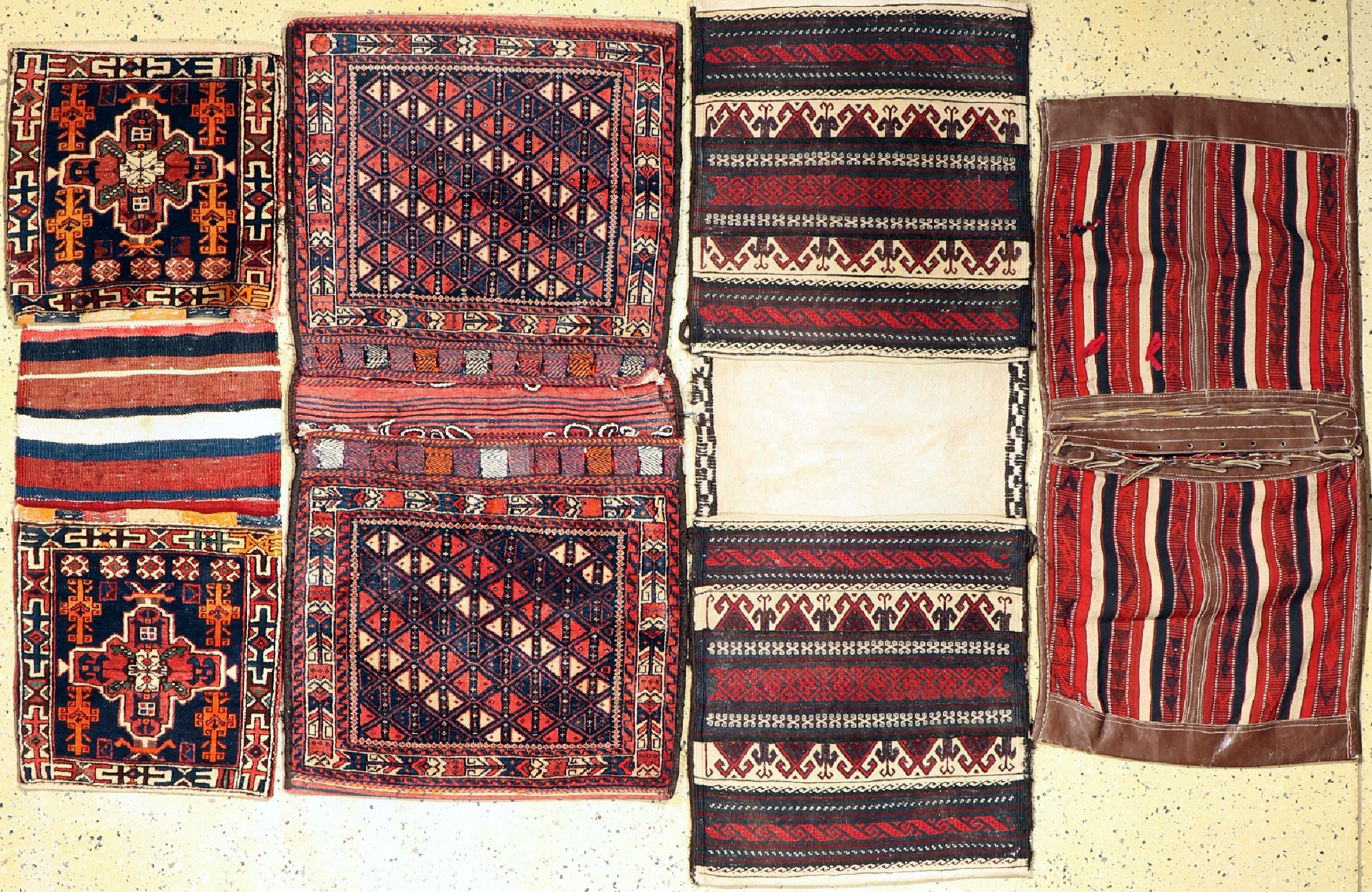 4 Doppeltaschen, Persien/Türkei, um 1940/1950, Wolle auf Wolle, ca. 170 x 75 cm, EHZ: 3