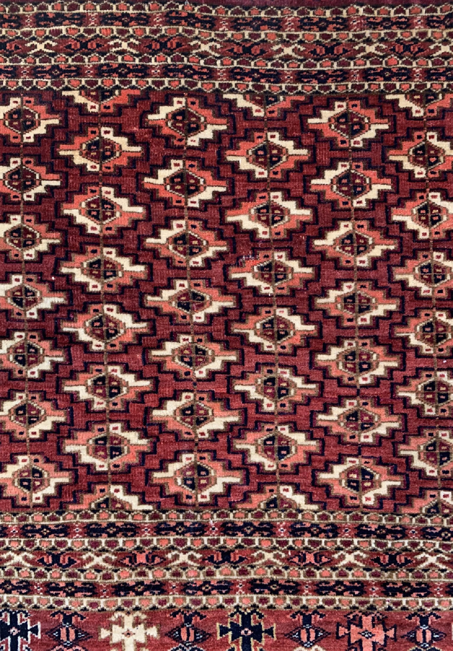 Detail b: Antiker Tekke Tschowal, Turkmenistan, um 1900, Wolle auf Wolle, ca. 114 x 70 cm, EHZ: 2, (Fachkundig Restauriert)