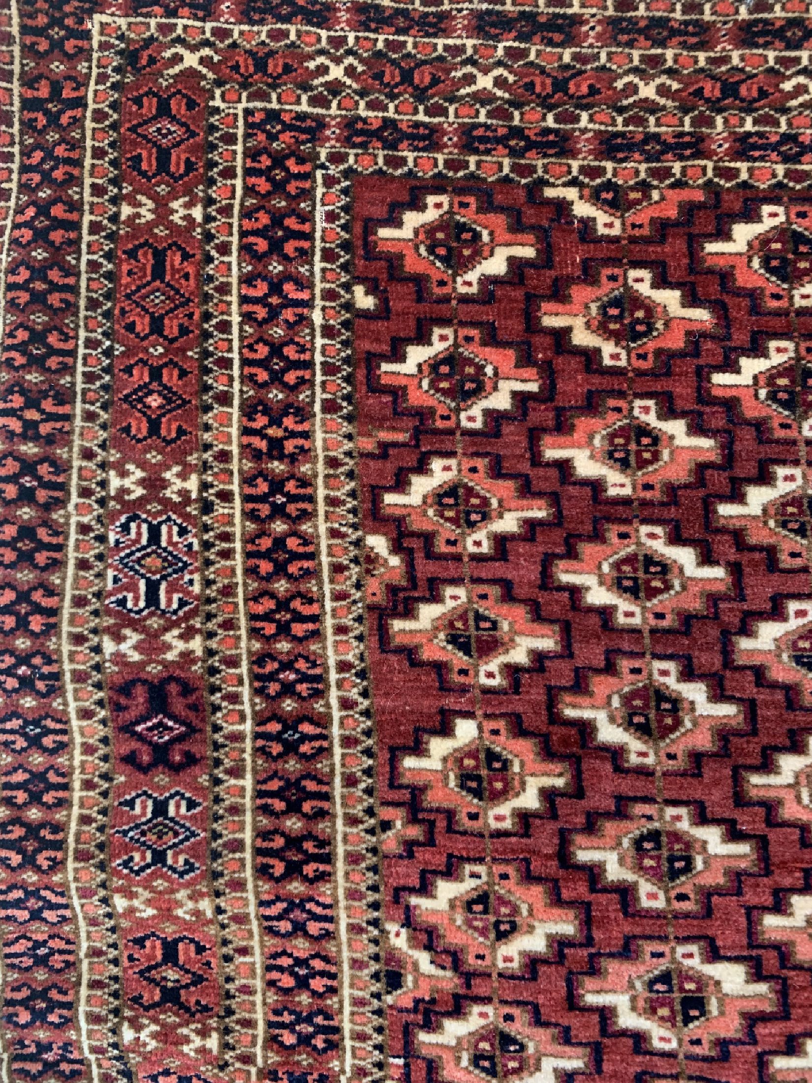 Detail c: Antiker Tekke Tschowal, Turkmenistan, um 1900, Wolle auf Wolle, ca. 114 x 70 cm, EHZ: 2, (Fachkundig Restauriert)