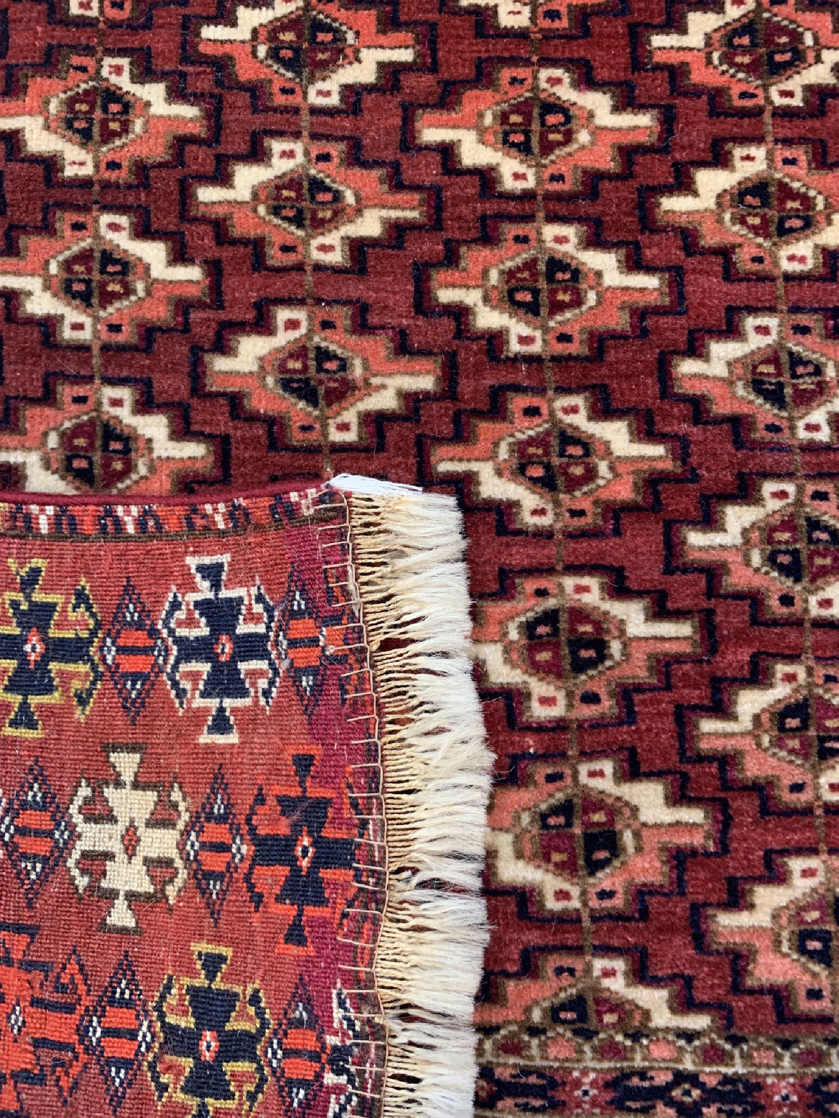 Detail d: Antiker Tekke Tschowal, Turkmenistan, um 1900, Wolle auf Wolle, ca. 114 x 70 cm, EHZ: 2, (Fachkundig Restauriert)