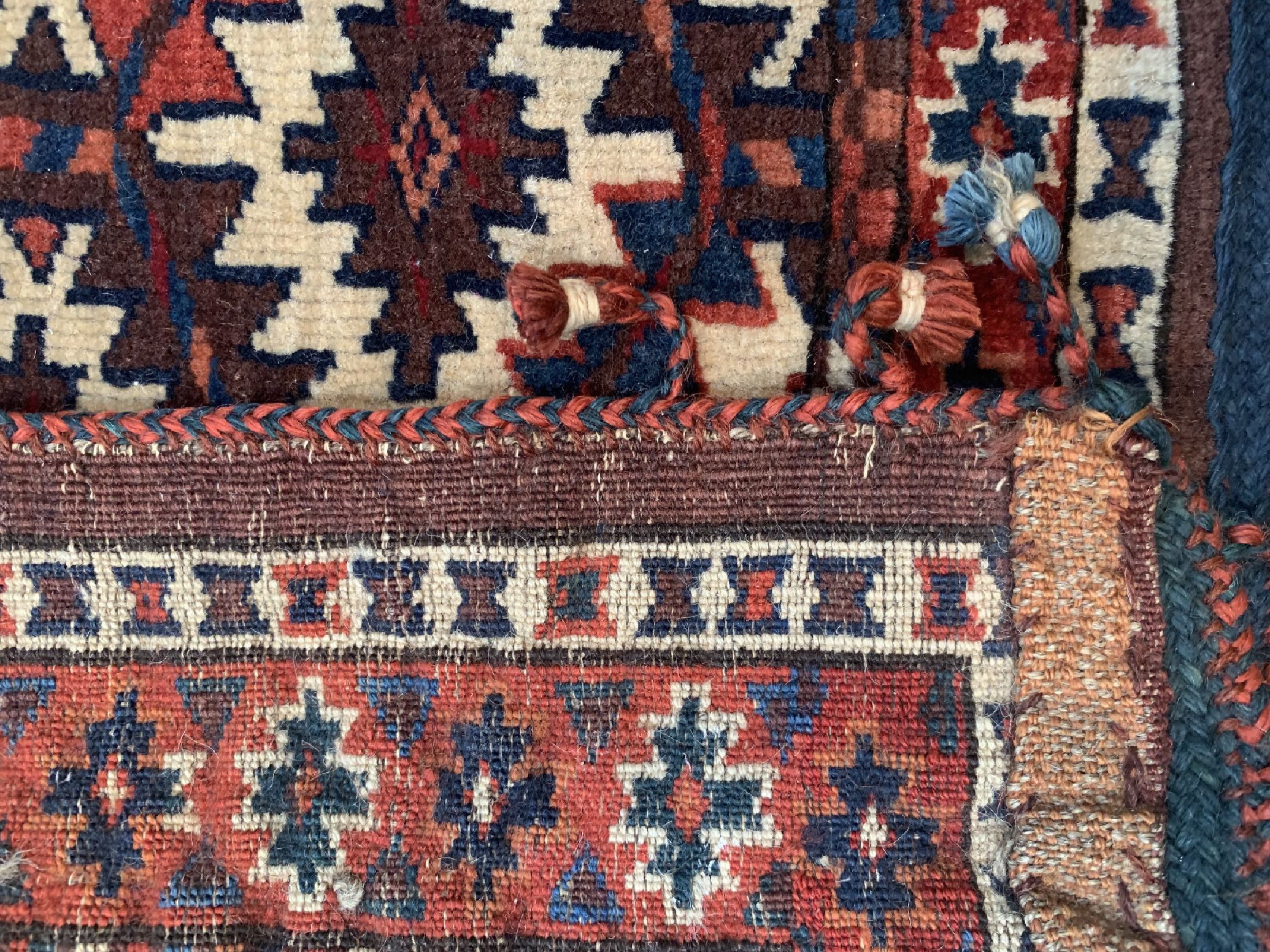 Detail d: Antiker Asmalyk, Turkmenistan, um 1900, Wolle auf Wolle, ca. 76 x 42 cm, EHZ: 2