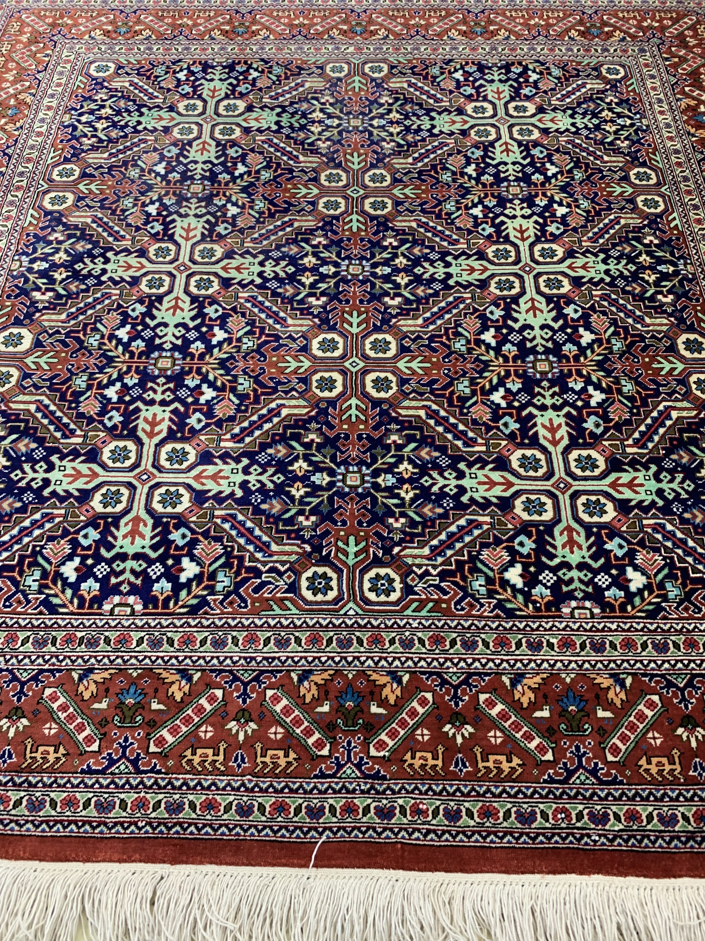 Detail c: Ghom Seide fein, Persien, Ende 20.Jhd, reine Naturseide, ca. 100 x 97 cm, EHZ: 1-2