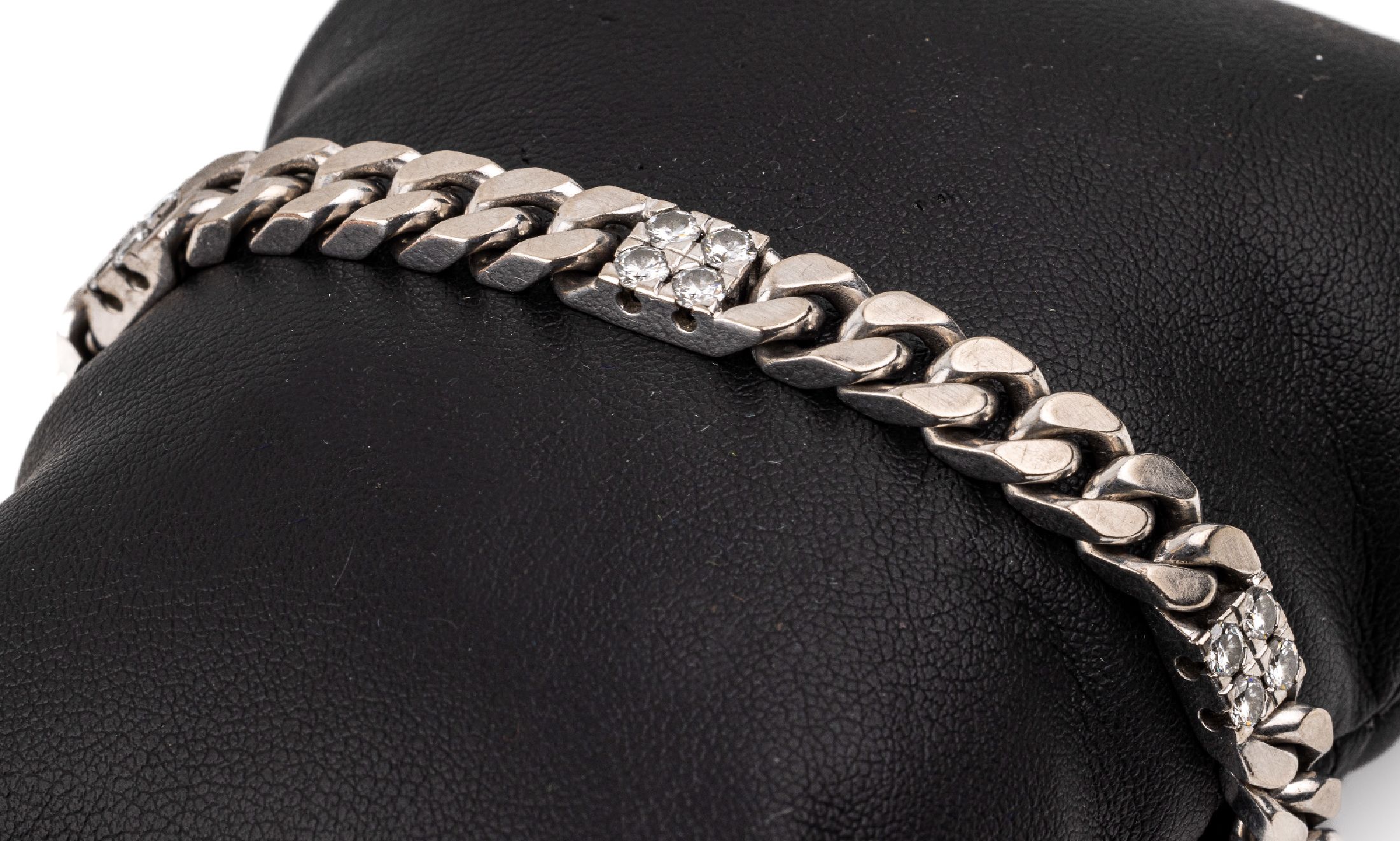 18 kt Gold Brillant-Armband, WG 750/000, 5 Zwischenglieder jeweils besetzt mit 4 Brillanten zus. ca. 2.0 ct feines Weiß- Weiß/si, L. ca. 19 cm, ...