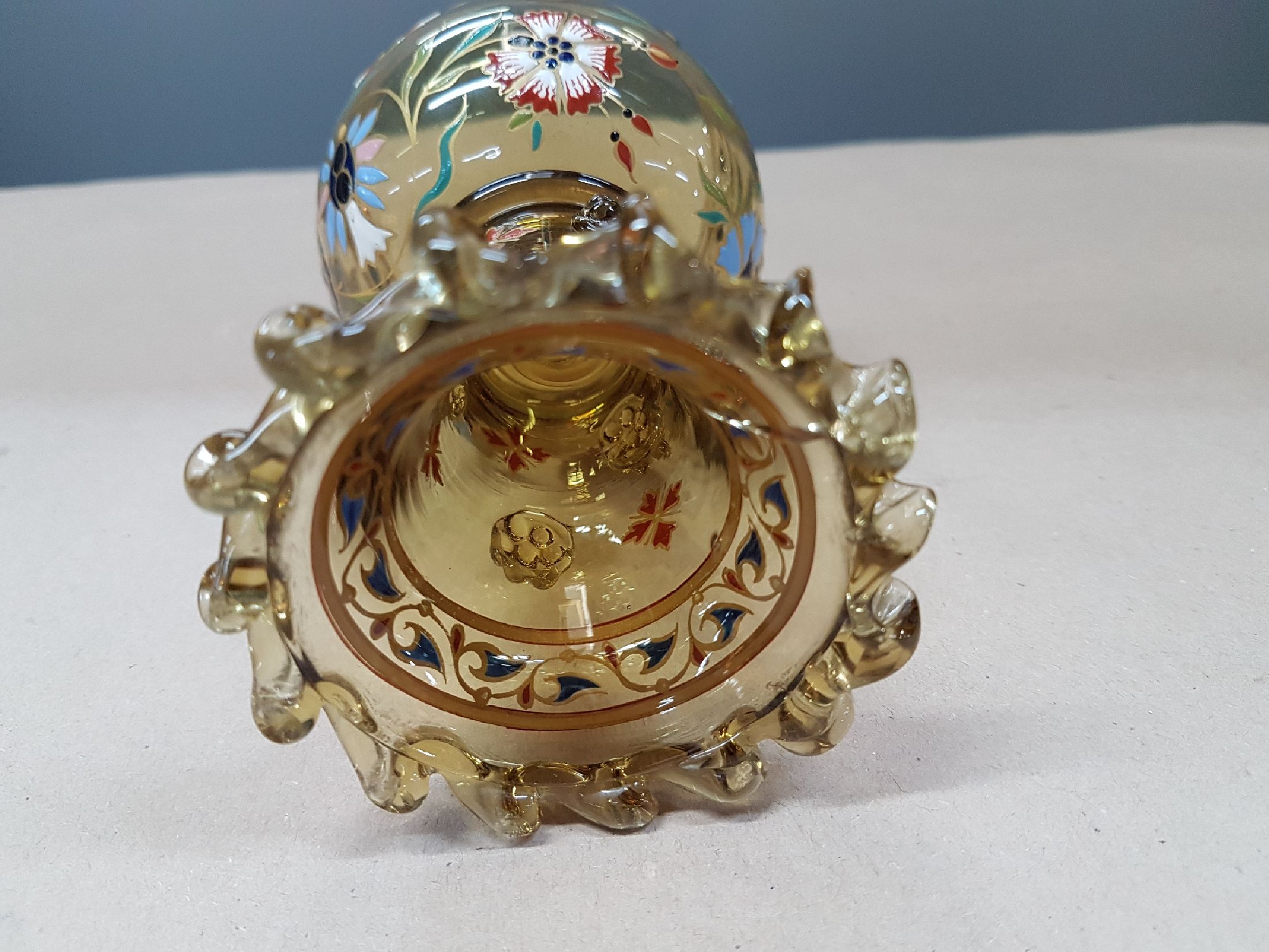 Detail f: Prunkrömer, Poschinger, Kristall Fabrik, Fraunau, um 1906, bräunlich getöntes Glas mit reicher qualitätvoller Emailmalerei, abstrakt floral und ...