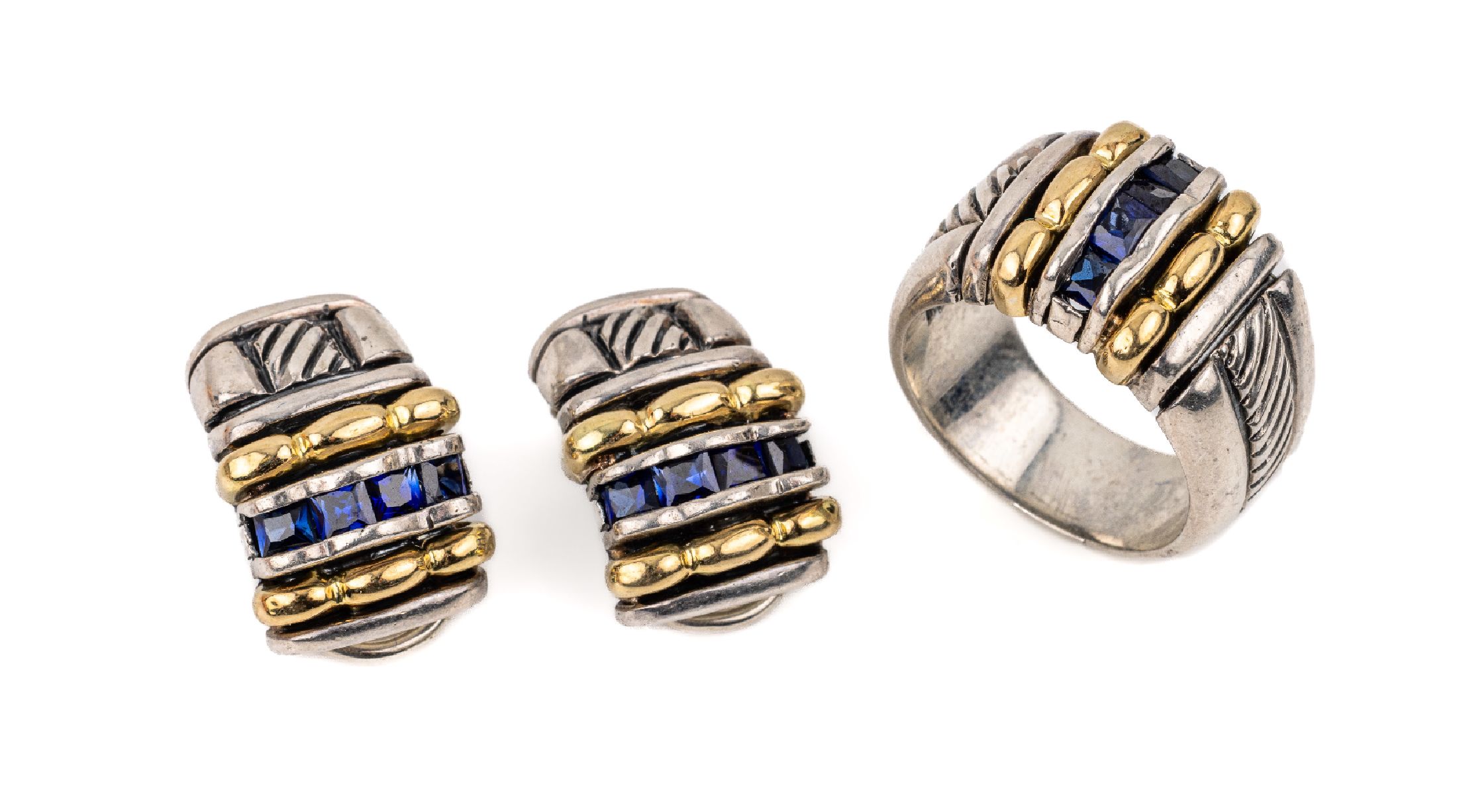 18 kt Gold und Silber Schmuckset mit Saphiren, GG 750/000 und 925er Silber, best. aus: Ring, RW 53 und Paar Ohrclips, insges. mit 12 eingeschliffenen ...