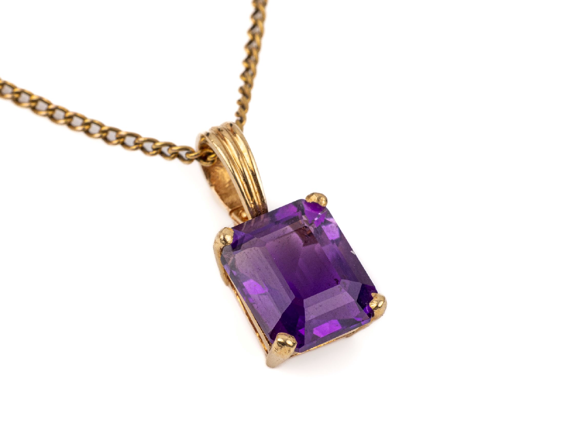 14 kt Gold Amethyst Anhänger, GG 585/000, an Kette, Amethyst ca. 3.0 ct total ca. 5.4 g, L ca. 42 cm
