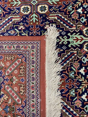 26699073d - Qum silk fine, Persia, end of 20th century, pure natural silk, approx. 100 x 97 cm, condition: 1-2. Rugs, Carpets & Flatweaves