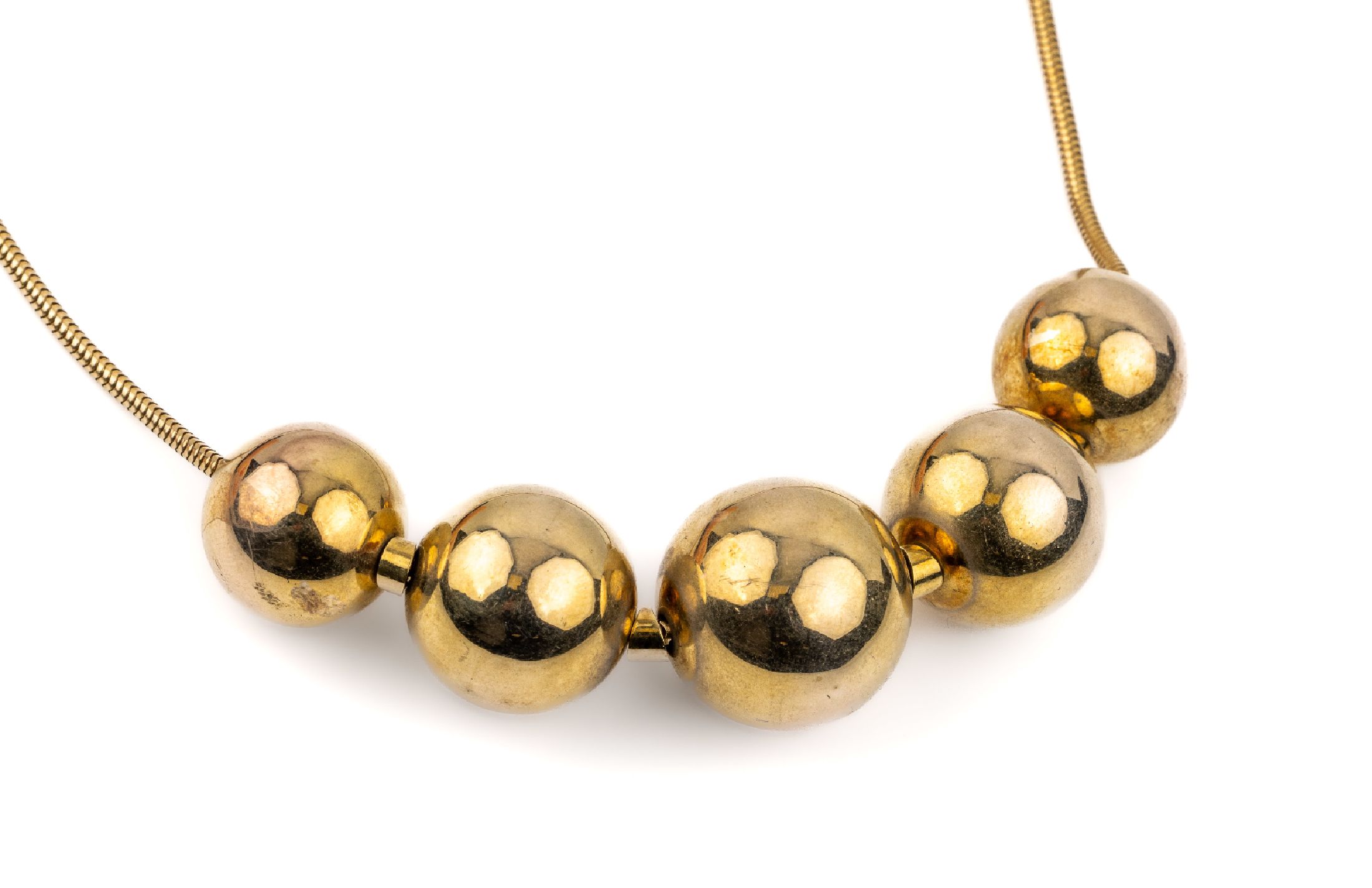 14 kt Gold Schlangencollier, GG 585/000, aufgereiht 5 Kugeln (Metall vergoldet), L ca. 40 cm