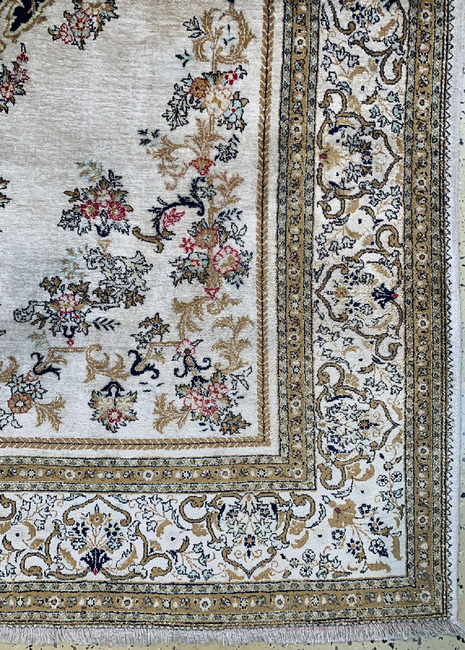Detail a: Ghom Seide alt, Persien, um 1950, reine Naturseide, ca. 215 x 148 cm, EHZ: 2(Fleck)