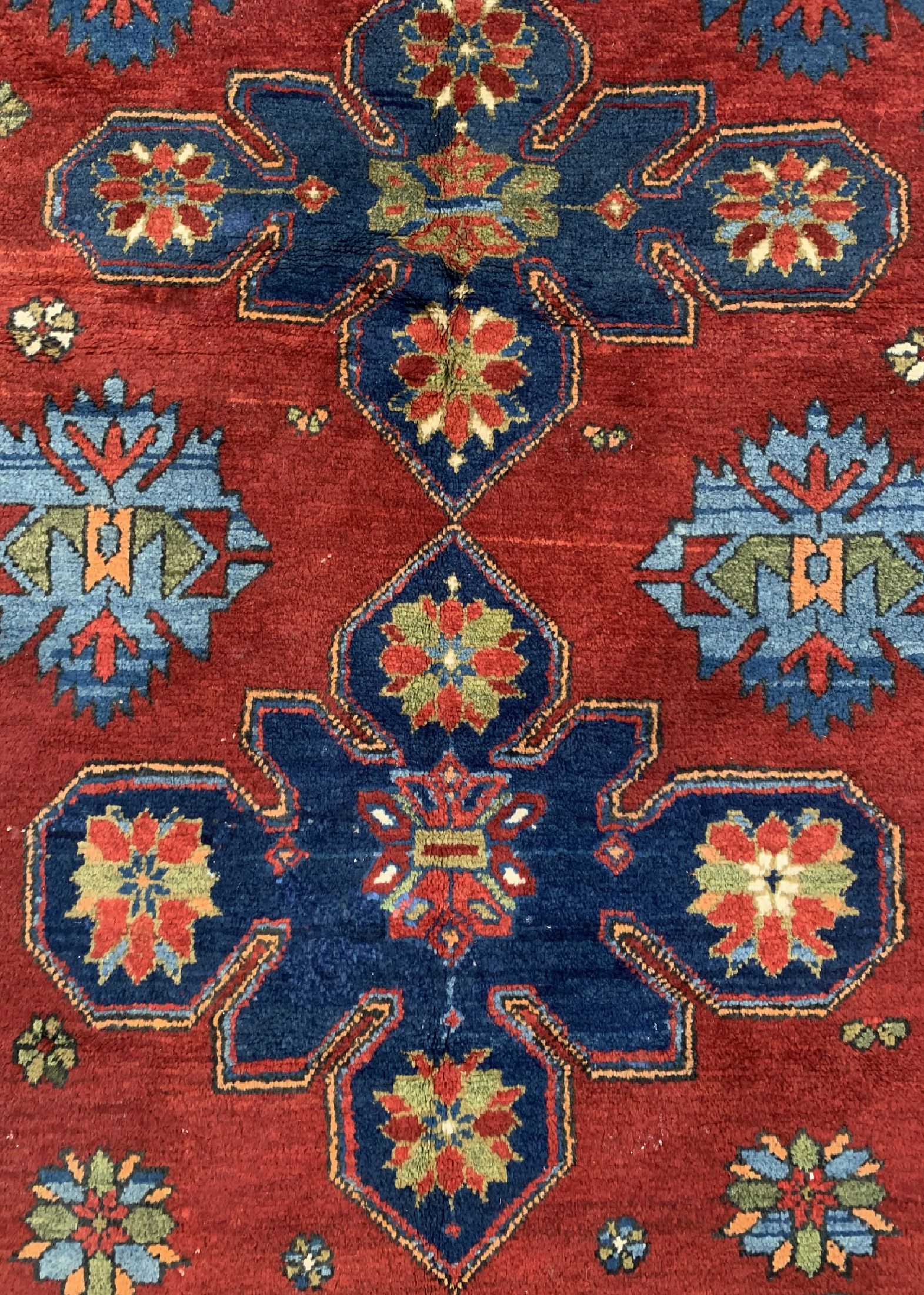 Detail b: Kazak, Kaukasus, um 1930, Wolle auf Wolle, ca. 205 x 134 cm, EHZ: 2, kleine Restaurierungen