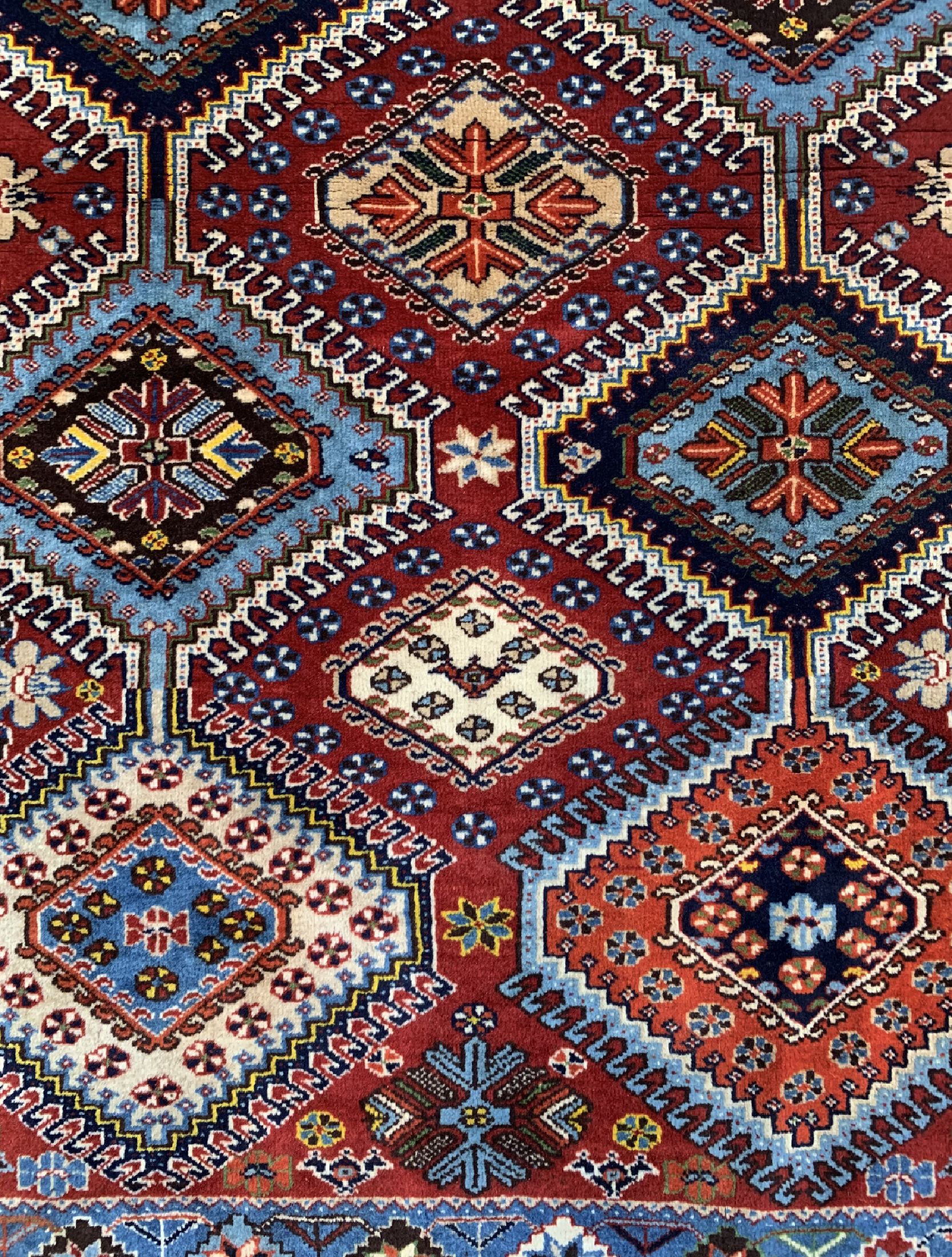 Detail b: Yalameh, Persien, ca. 50 Jahre, Wolle auf Wolle, ca. 150 x 106 cm, EHZ: 1-2