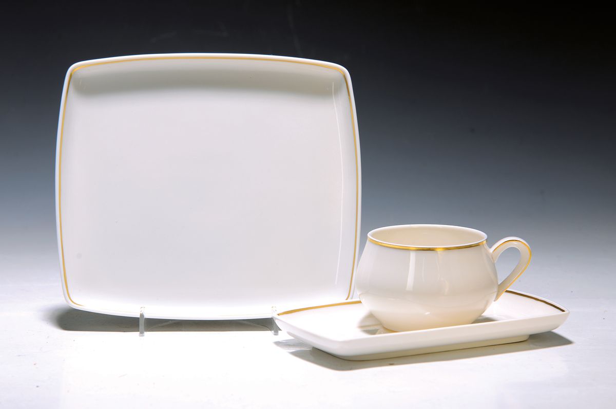Meissen-Bordgeschirr, Flugzeug Typ 152, Baade, Interflug, für 12 Personen, DDR, 1950/60er Jahr, 12 Tassen, H.ca. 5cm; 14 rechteckige Platten, ca. ...