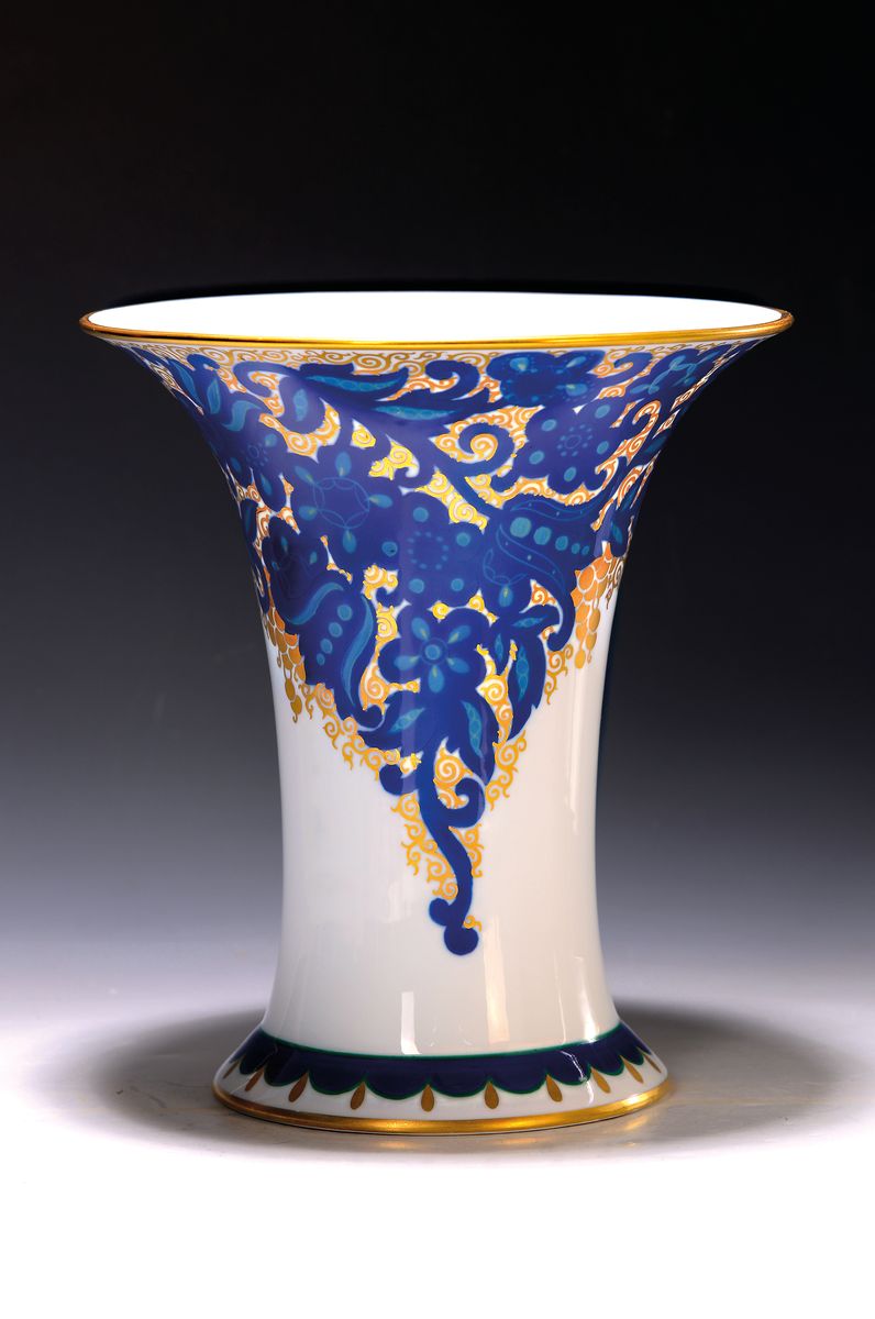 Große Trichtervase, Rosenthal, Dekor Rosari, Entwurf Julius-Vilhelm Gulbrandsen 1917, Porzellan, blau-goldener stil. floraler Dekor, am Boden bez. ...