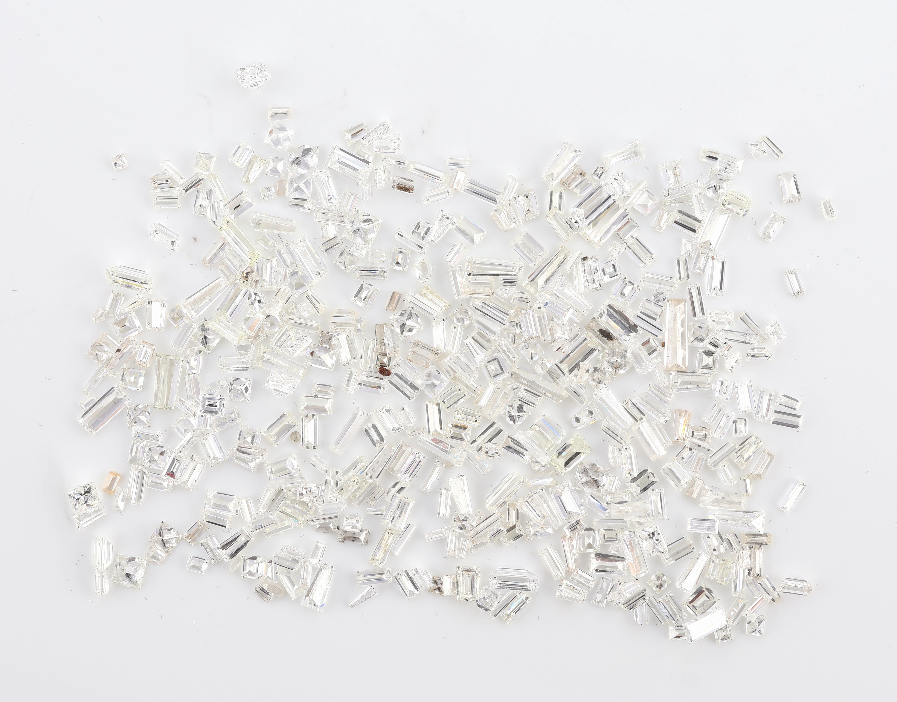 Detail a: Lot lose Diamanten, zus. 15.7 ct, in versch. Schliffformen, u.a. Baguettes und Carrees, Ausfassware