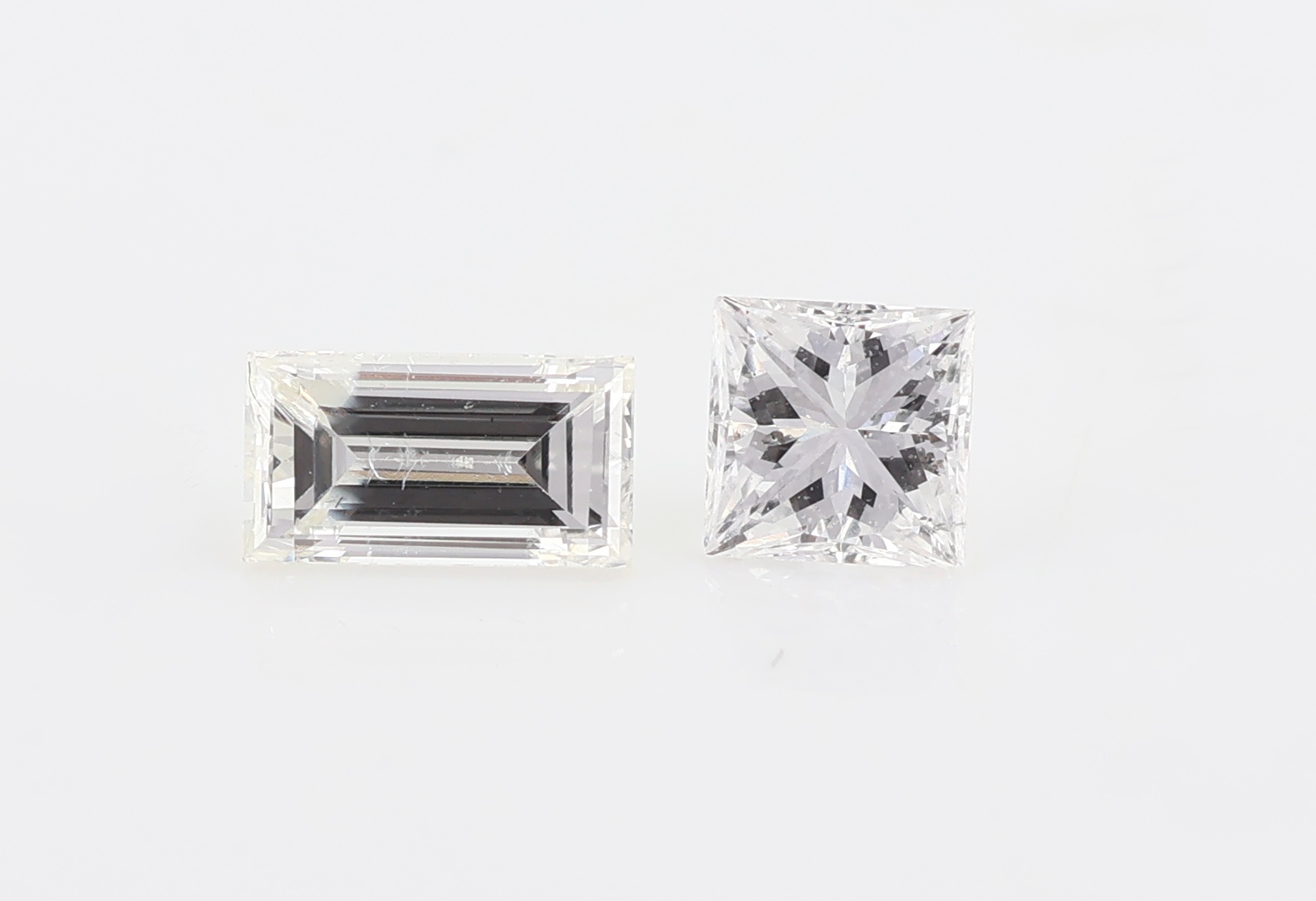 Detail b: Lot lose Diamanten, zus. 15.7 ct, in versch. Schliffformen, u.a. Baguettes und Carrees, Ausfassware