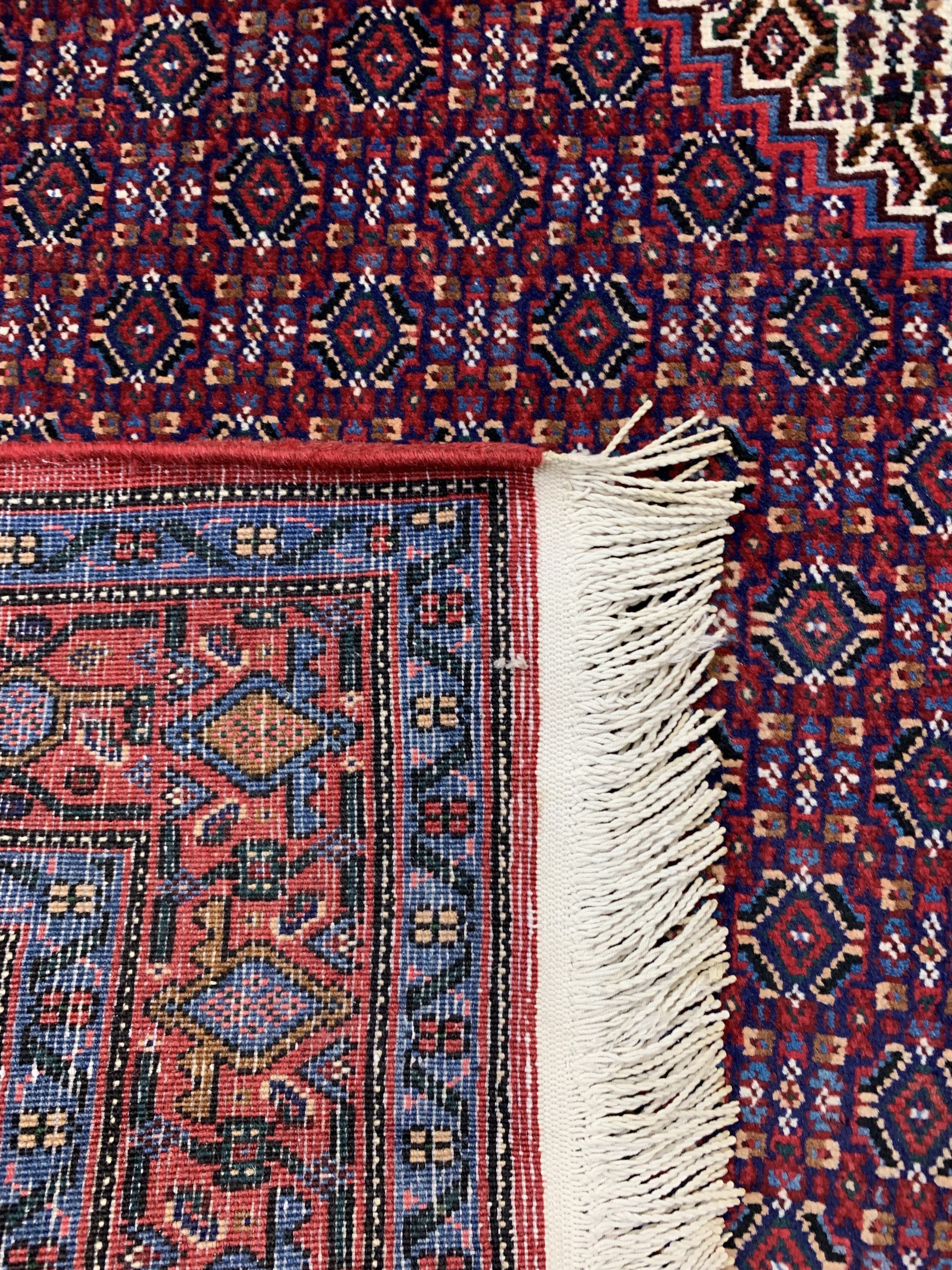 Detail e: Senneh fein, Persien, ca. 50 Jahre, Wolle auf Baumwolle, ca. 335 x 250 cm, gereinigt, EHZ: 1-2