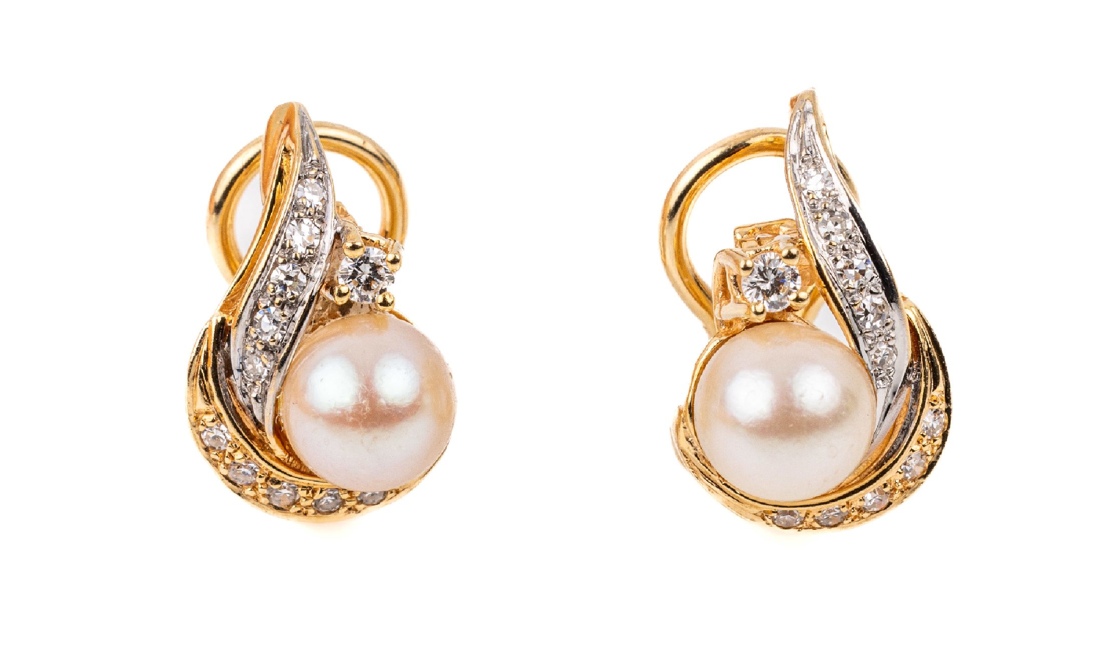 14 kt Gold Zuchtperl-Diamant-Ohrstecker, GG/WG 585/000, Zuchtperle, D. ca. 7 mm, je 1 Diamant und je 10 8/8-Diamanten zus. ca. 0.20 ct feines ...