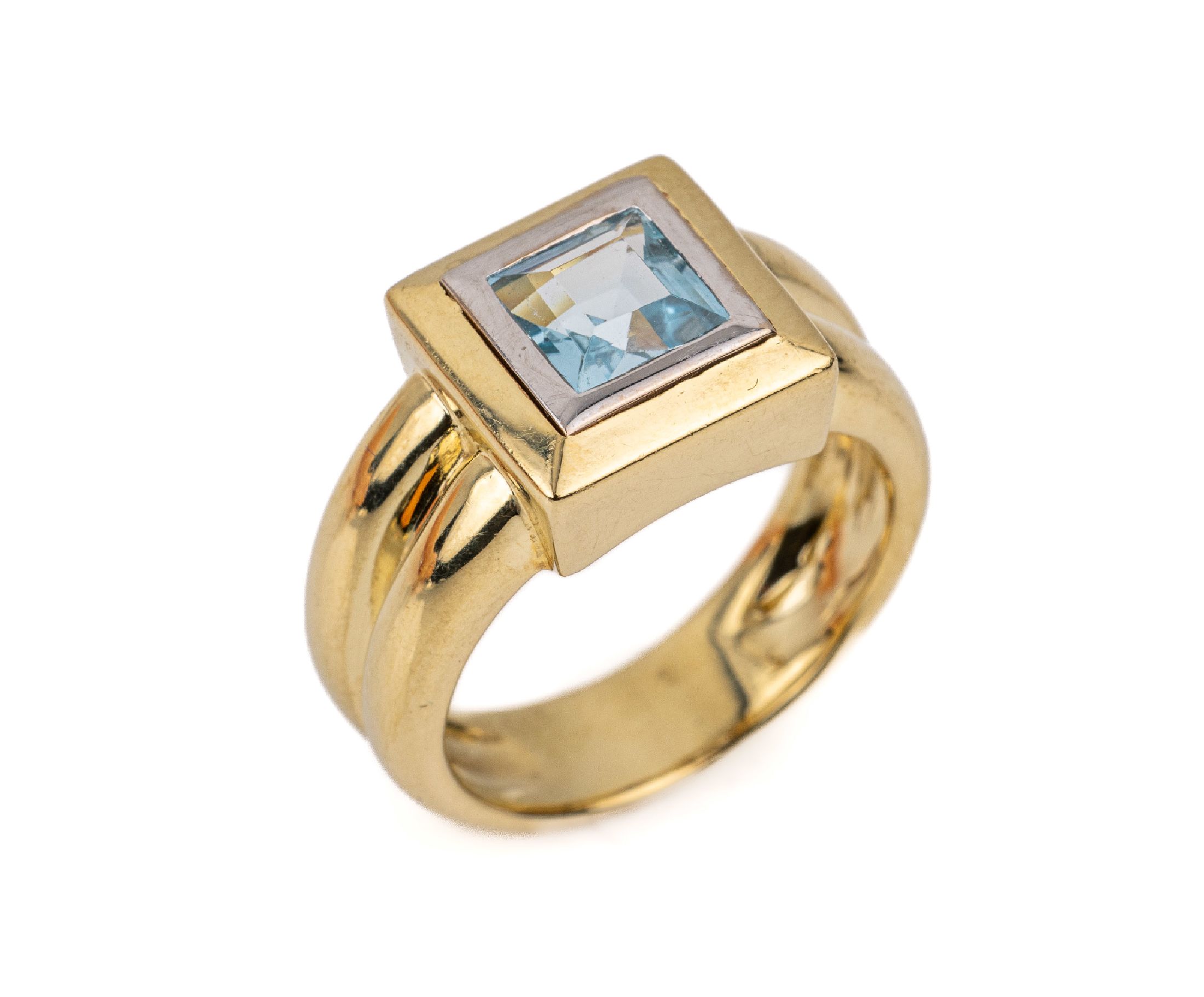 14 kt Gold Topas-Ring, GG/WG 750/000, 1 facett. Topas (beh.) ca. 0.60 ct, RW 53, ca. 9.1 g