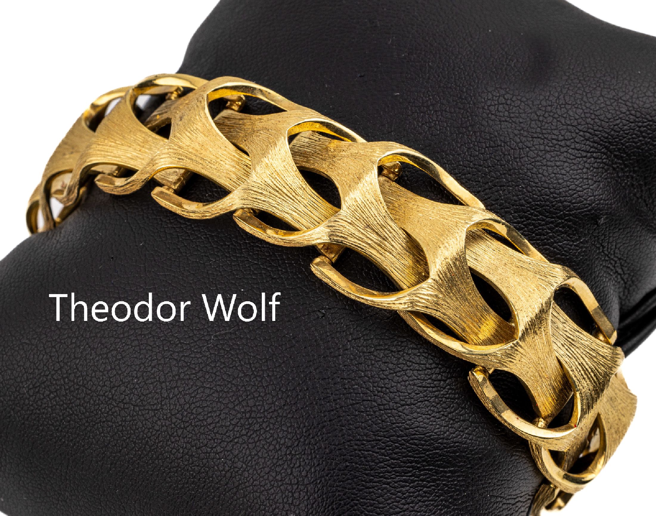 14 kt Gold Armband, GG 585/000, strukt. undpol., ausgefallen, L. ca. 18.5 cm, Kastenschloss mit doppelter Sicherheitsacht, ca. 53.2 g, Meistermarke ...