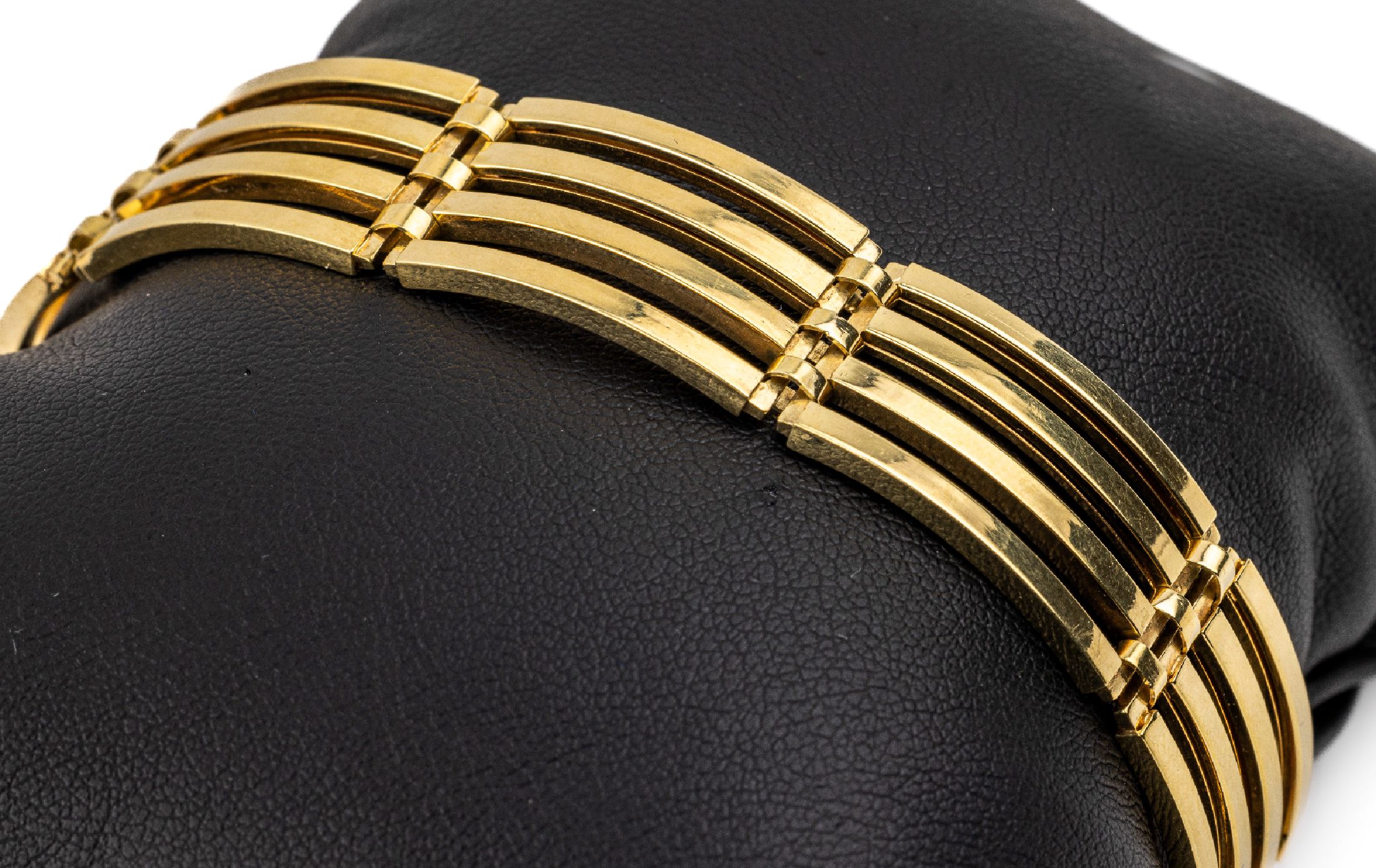 14 kt Gold Armband, GG 585/000, 4-rhg., B. ca. 1.5 cm, L. ca. 19 cm, Kastenschloss mit doppelter Sicherheitsacht, ca. 28.2 g