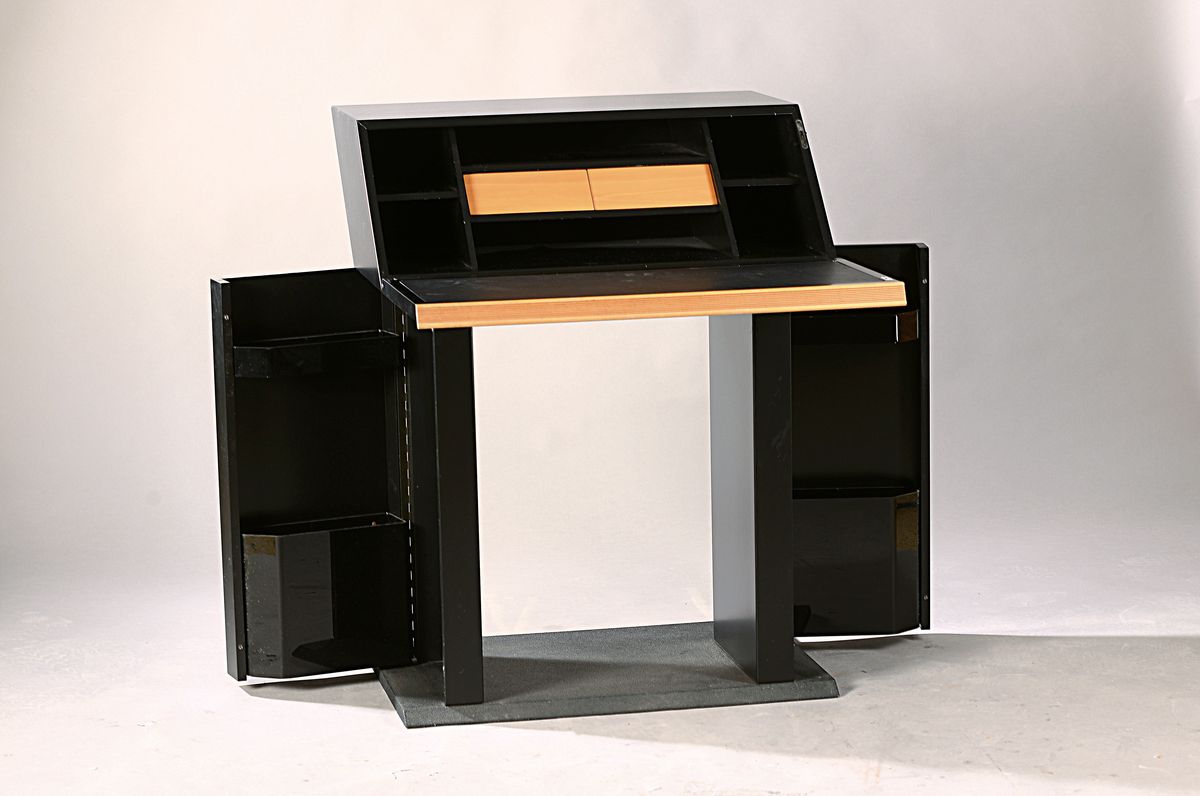 Rosenthal-Sekretär-Pult, "Prive", 1987, Entwurf von Jürgen Lange, in schwarz, Seitenwangen mit Acrylglas-Behältern ...