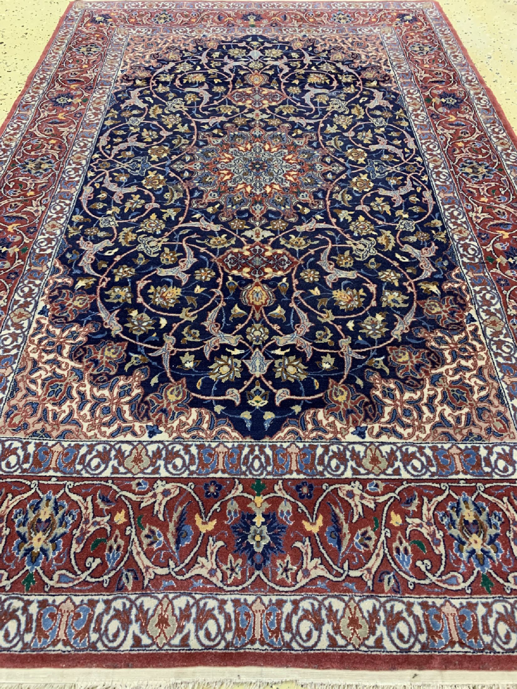 Detail c: Esfahan fein, Persien, ca. 50 Jahre, Korkwolle mit und auf Seide, ca. 166 x 110 cm,ca. 1,0 Mio. Kn/qm, EHZ: 3