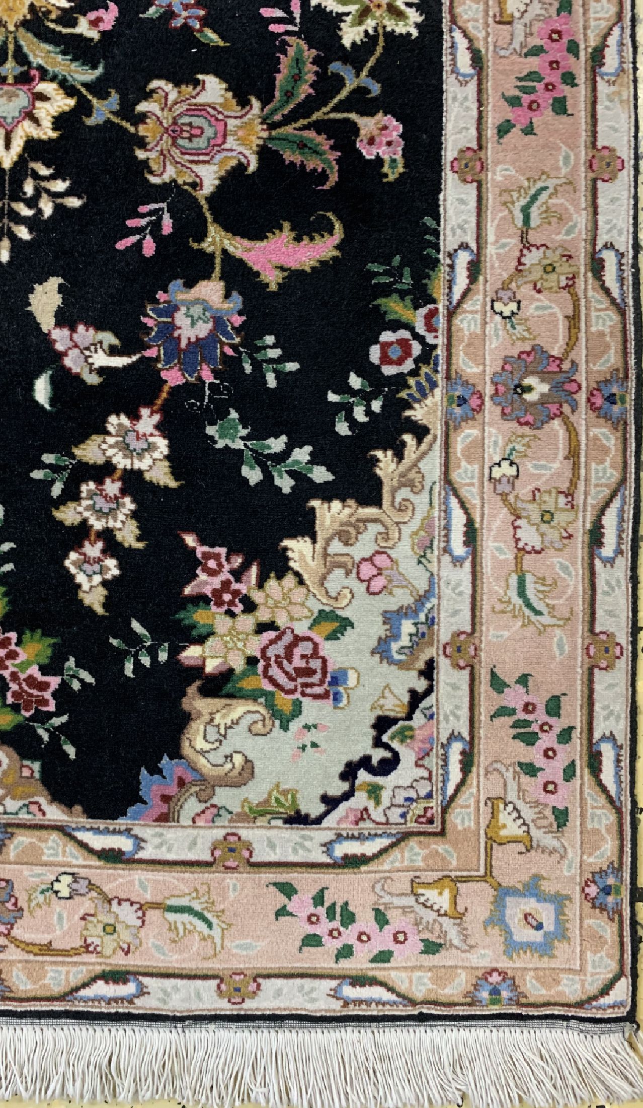 Detail a: Täbriz fein(50 Raj), Persien, ca. 50 Jahre,Korkwolle mit Seide, ca. 195 x 85 cm, ca. 500.000 Kn/qm, EHZ: 1-2