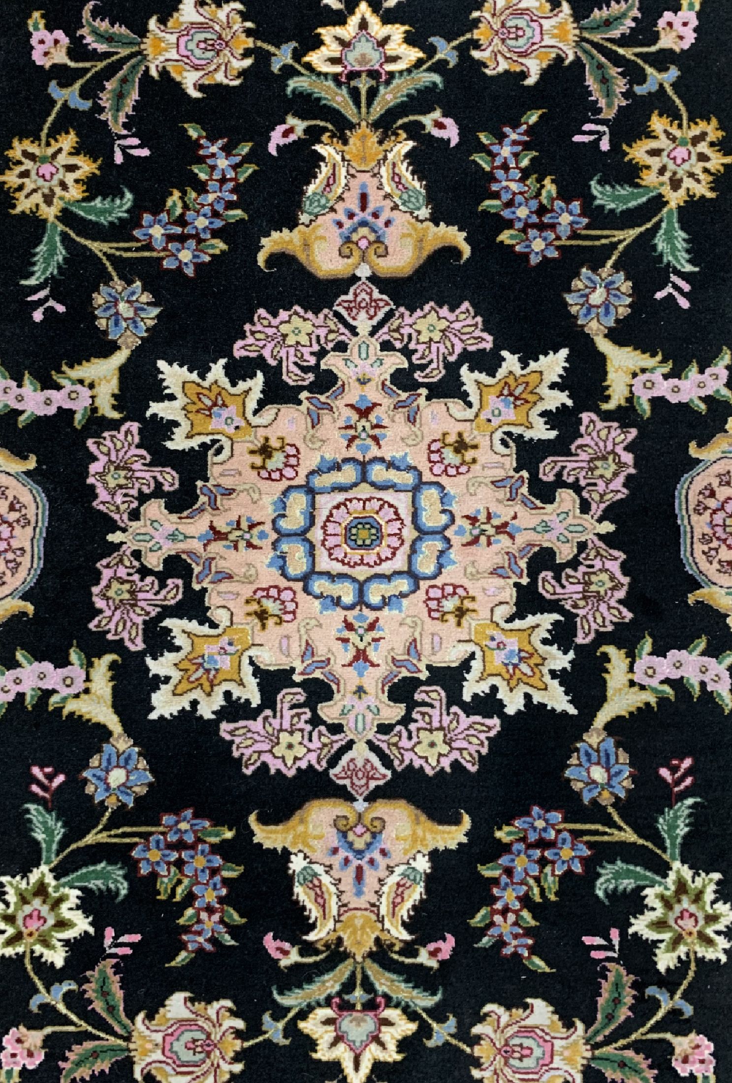 Detail c: Täbriz fein(50 Raj), Persien, ca. 50 Jahre,Korkwolle mit Seide, ca. 195 x 85 cm, ca. 500.000 Kn/qm, EHZ: 1-2