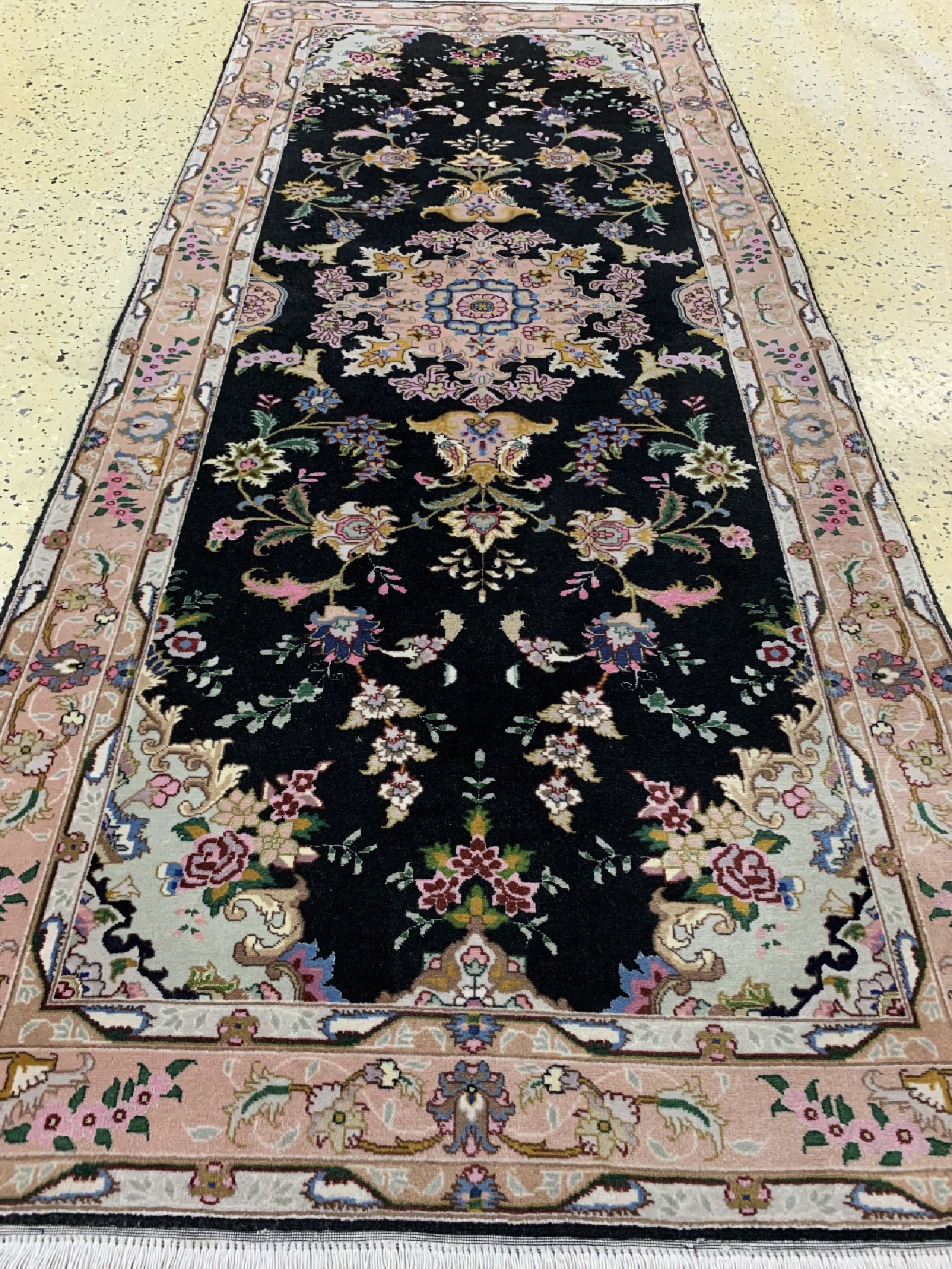 Detail d: Täbriz fein(50 Raj), Persien, ca. 50 Jahre,Korkwolle mit Seide, ca. 195 x 85 cm, ca. 500.000 Kn/qm, EHZ: 1-2
