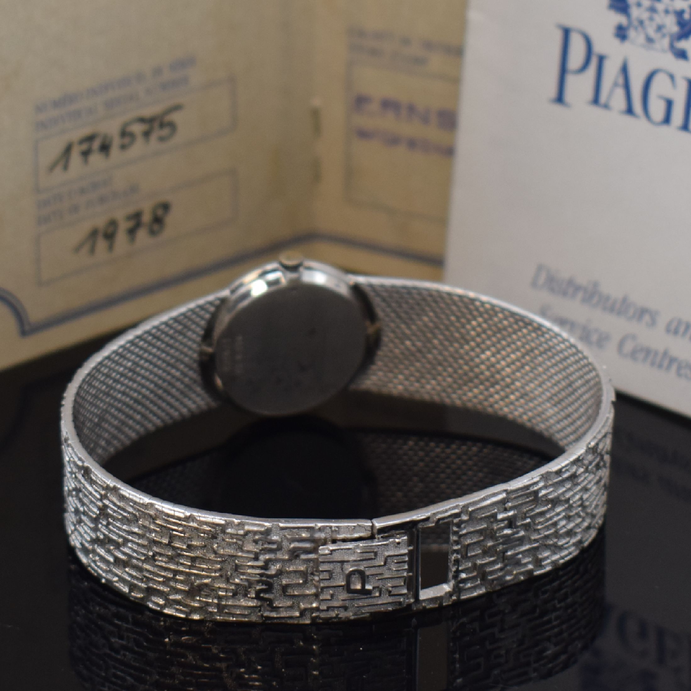 Detail b: PIAGET Damenarmbanduhr Referenz 925 B 25 in WG 750/000 mit Brillanten, Schweiz verk. lt. beil. Zertifikat 1978, Boden 2-fach verschr., Lünette aufw. ...