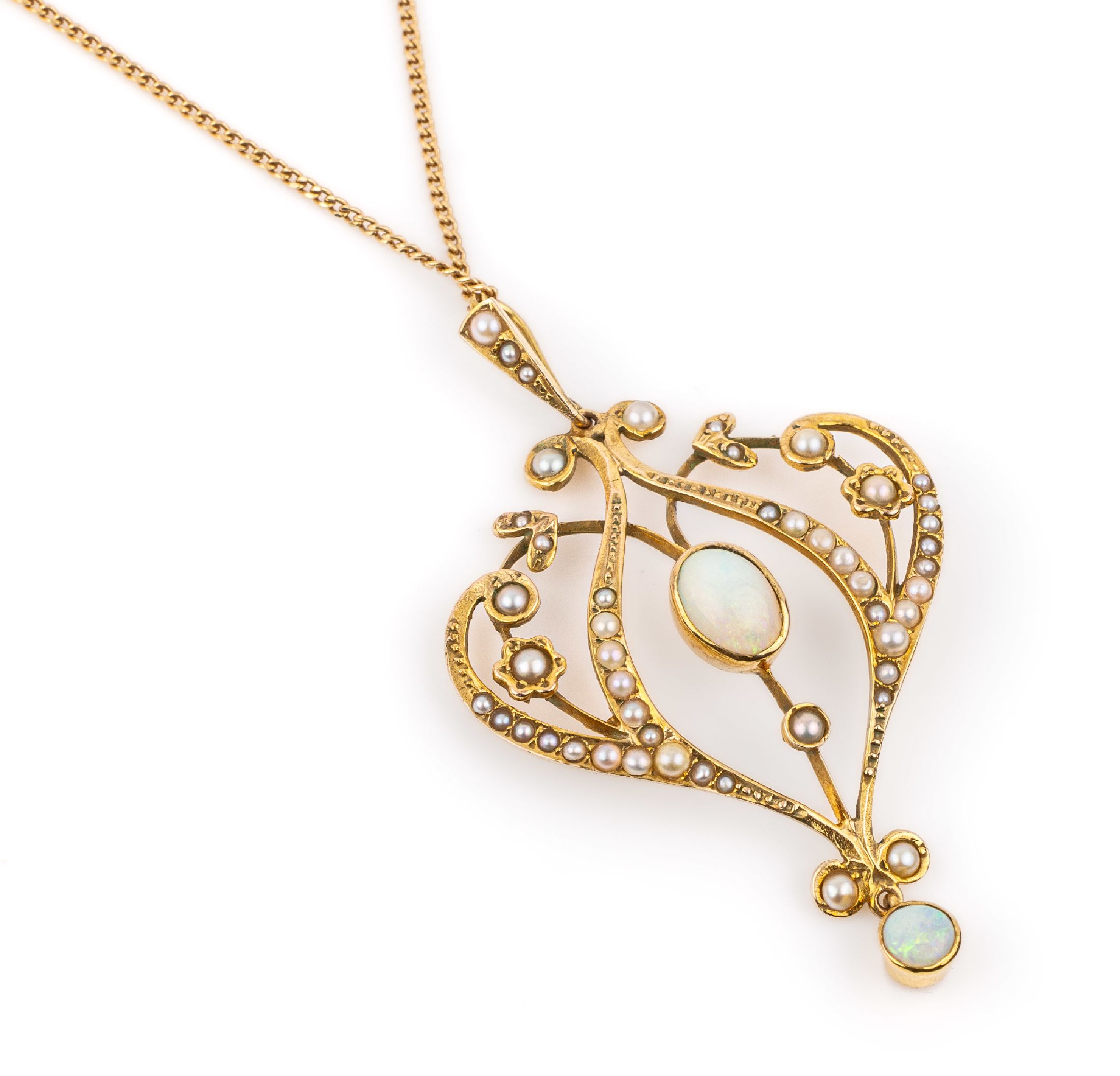 8 kt Gold Jugendstil Perl-Opal-Anhänger, um 1900, GG 333/000, ein runder und ovaler Opalcabochon, kl. Zuchtperlenbesatz, L. ca. 5 cm, an GG Kette ...