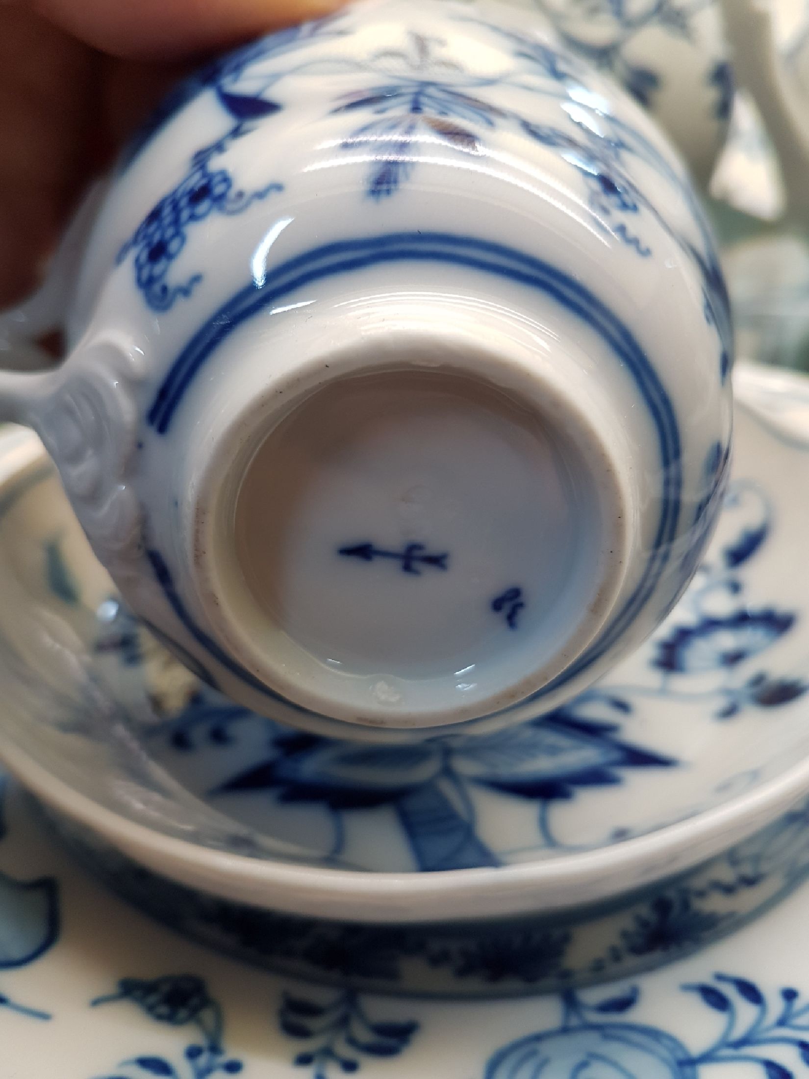 Detail f: Kaffeeservice, Ernst Teichert in, Meißen, 20. Jh., Porzellan, Kaffeekanne, Teekanne, Milchkanne, 14 Tassen mit Untertassen, 9 Dessertteller ( 2 x ...
