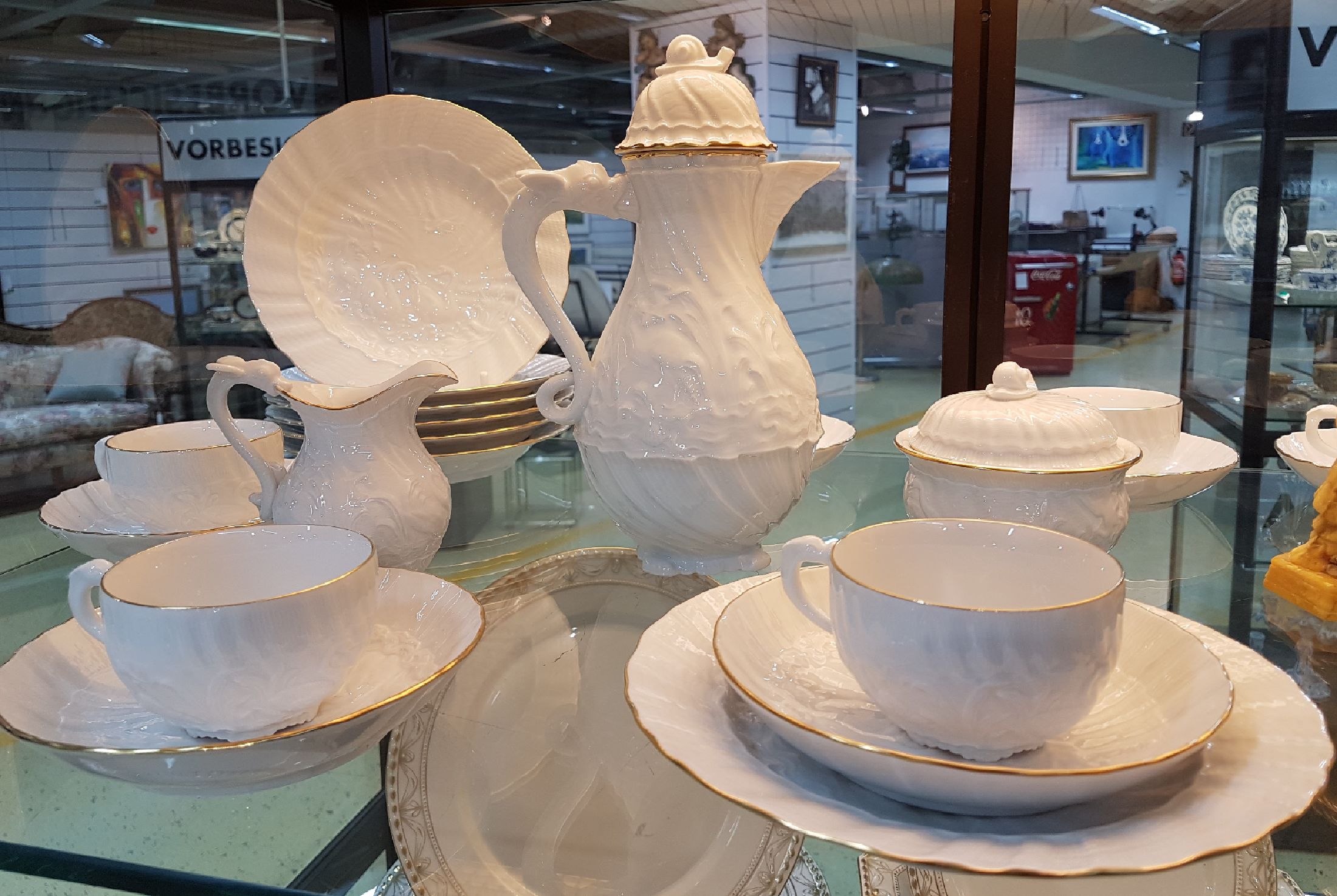 Detail a: Kaffeeservice, Meissen, 20. Jh., 2. Wahl, Schwanenservice für 8 Personen, Kaffeekanne, 8 Kaffeetassen mit Untertassen, 12 Dessertteller, Zuckerdose, ...