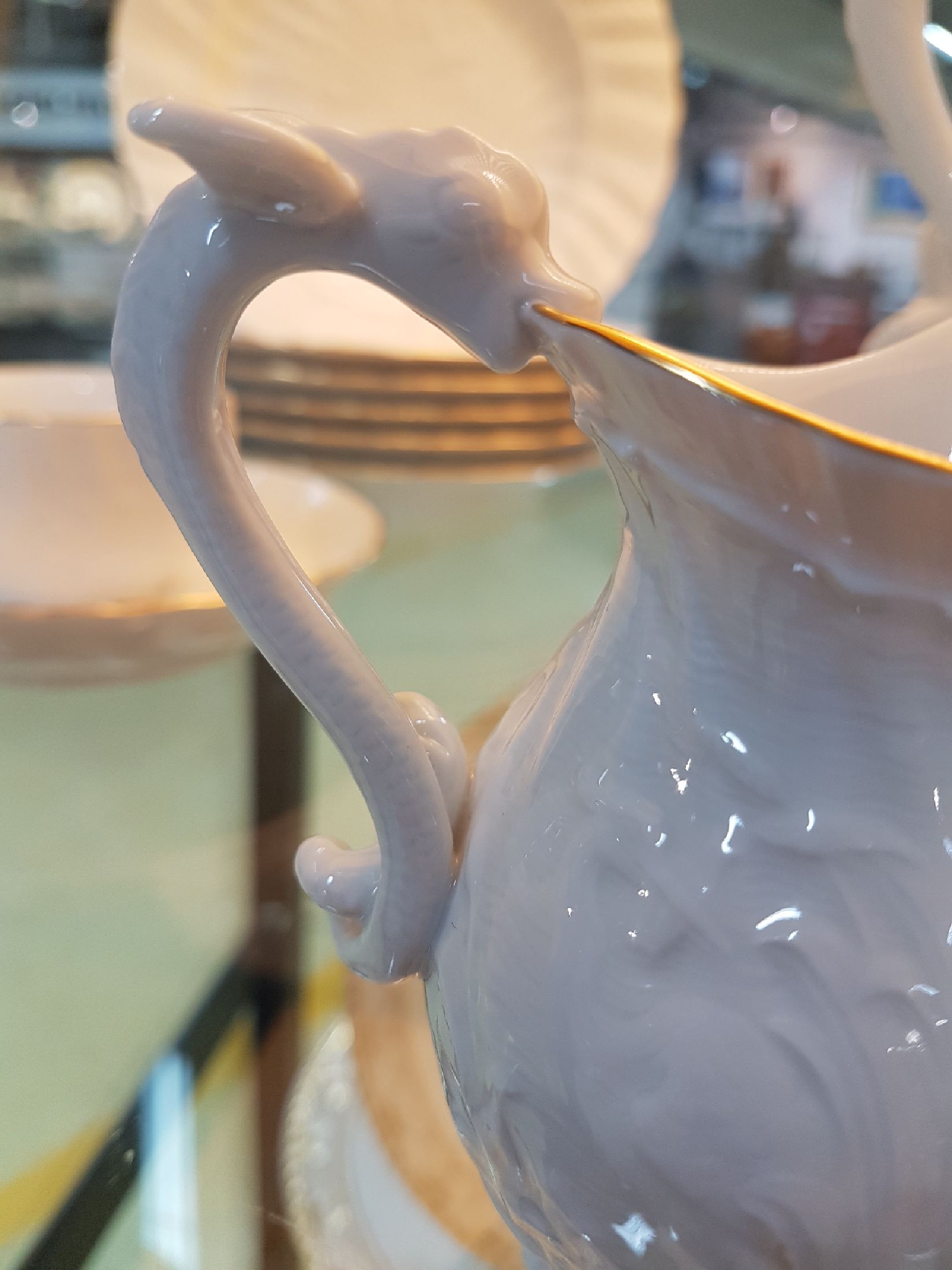 Detail h: Kaffeeservice, Meissen, 20. Jh., 2. Wahl, Schwanenservice für 8 Personen, Kaffeekanne, 8 Kaffeetassen mit Untertassen, 12 Dessertteller, Zuckerdose, ...