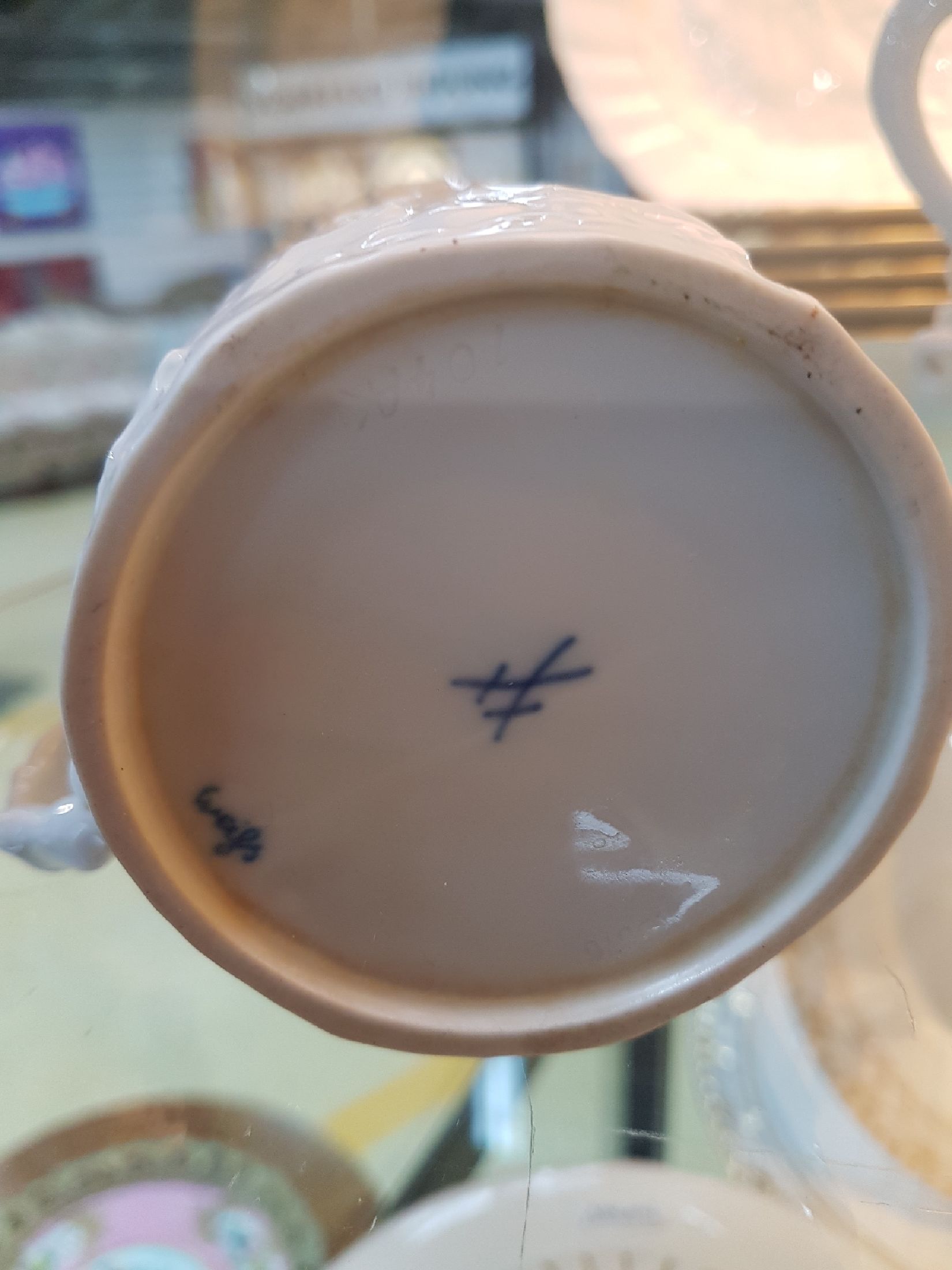 Detail l: Kaffeeservice, Meissen, 20. Jh., 2. Wahl, Schwanenservice für 8 Personen, Kaffeekanne, 8 Kaffeetassen mit Untertassen, 12 Dessertteller, Zuckerdose, ...