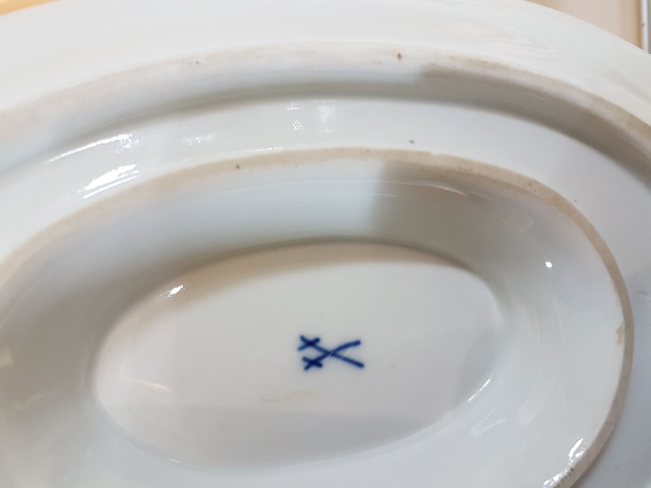 Detail f: Speiseservice, Meissen, 30er Jahre, 2. Wahl, Sauciere, ovale Schale, 2 große ovale Fleischplatten, 11 Suppenteller, 23 Menueteller, 10 ...